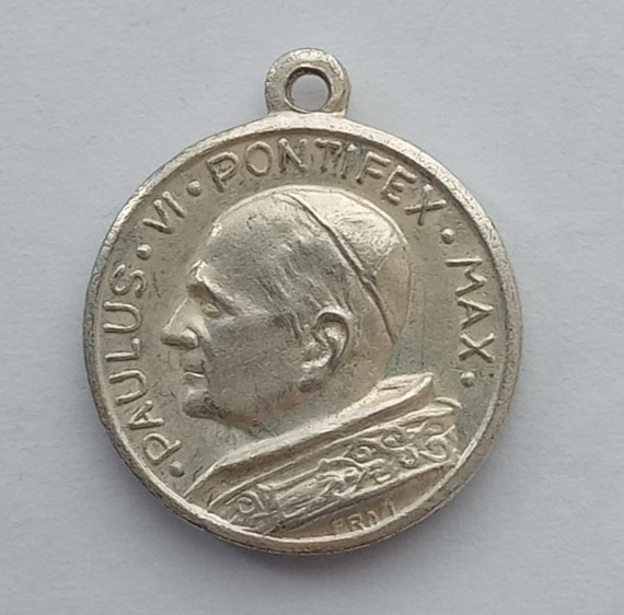 1960s-80s VINTAGE SILVER BRACELET CHARM POPE PAUL VI RELIGIOUS.   CH2-8