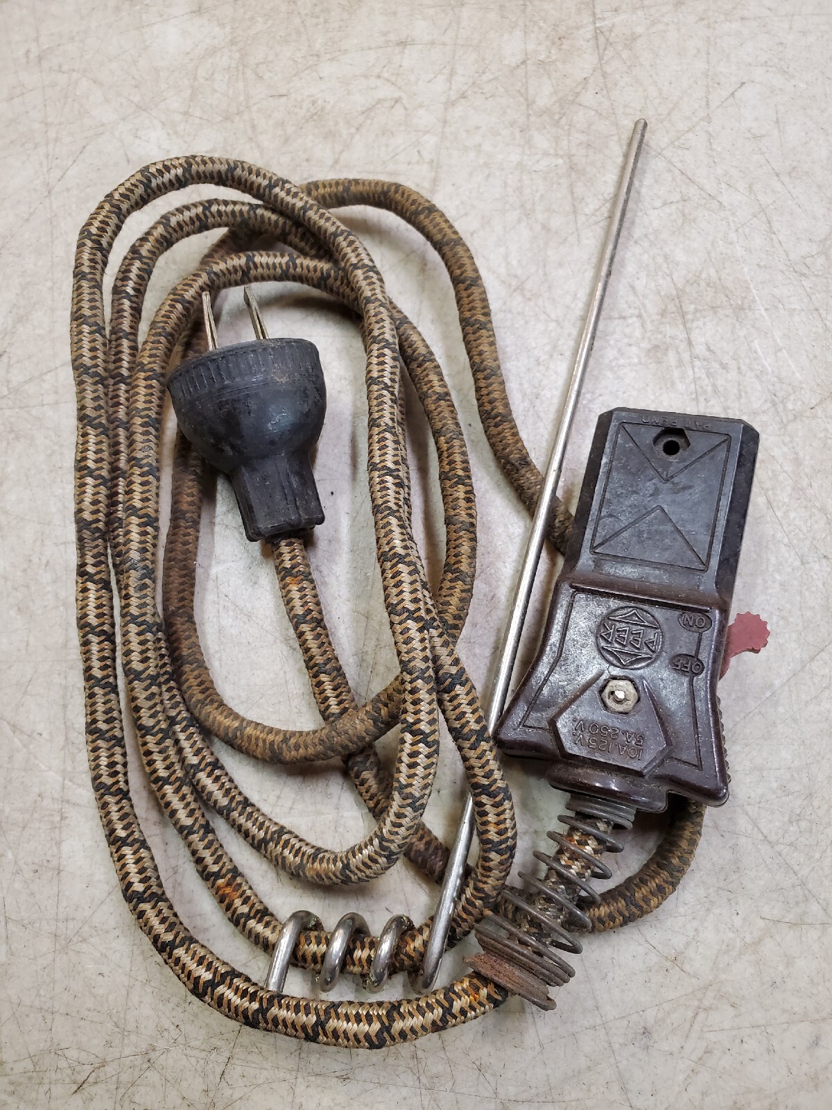 Vtg PEER Appliance Power Cord, Bakelite Switched Plug, 2 Prong 1 1/16 On Center
