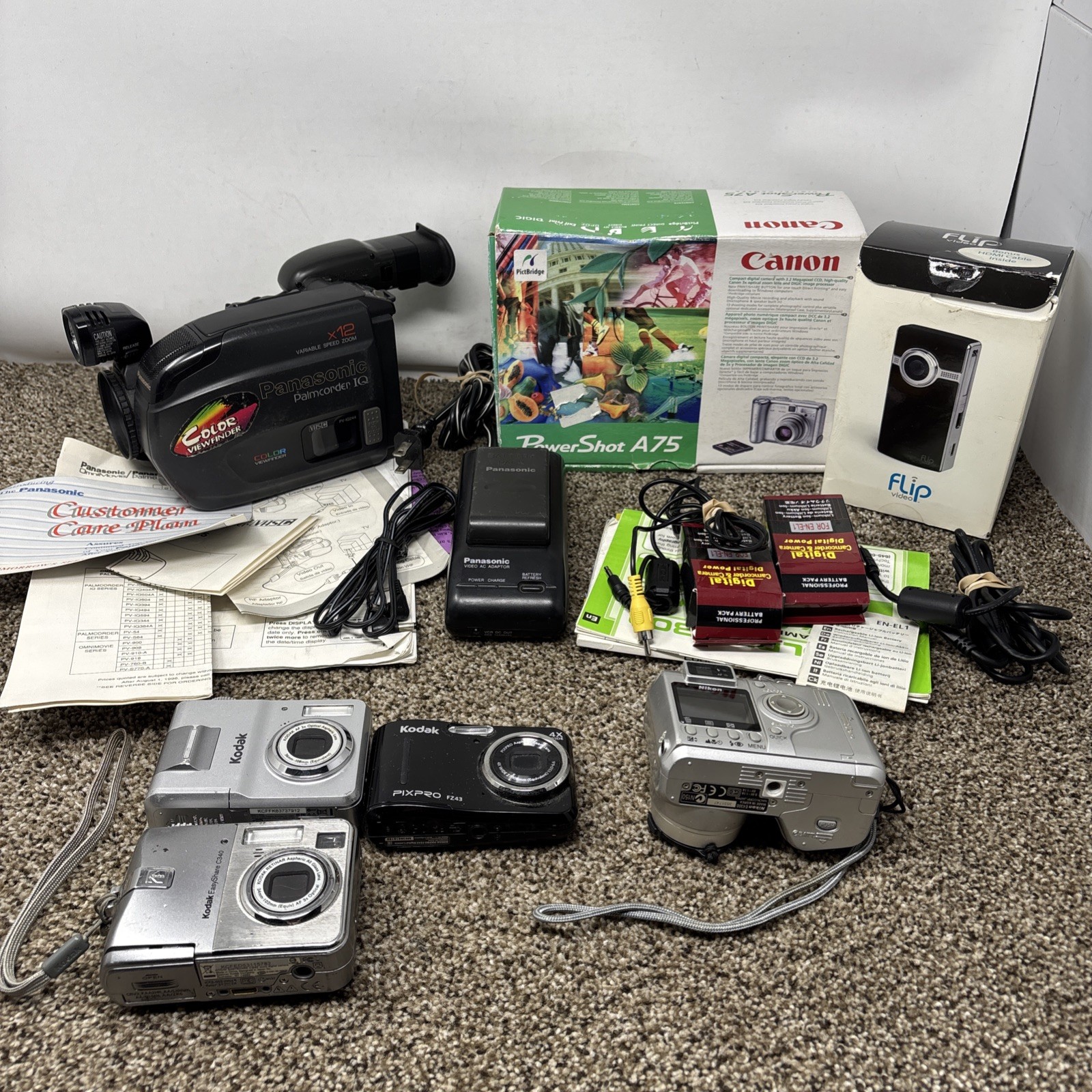 Dgital Camera Lot UNTESTED AND FOR PARTS OR REPAIR READ LOT OF 7 Cameras