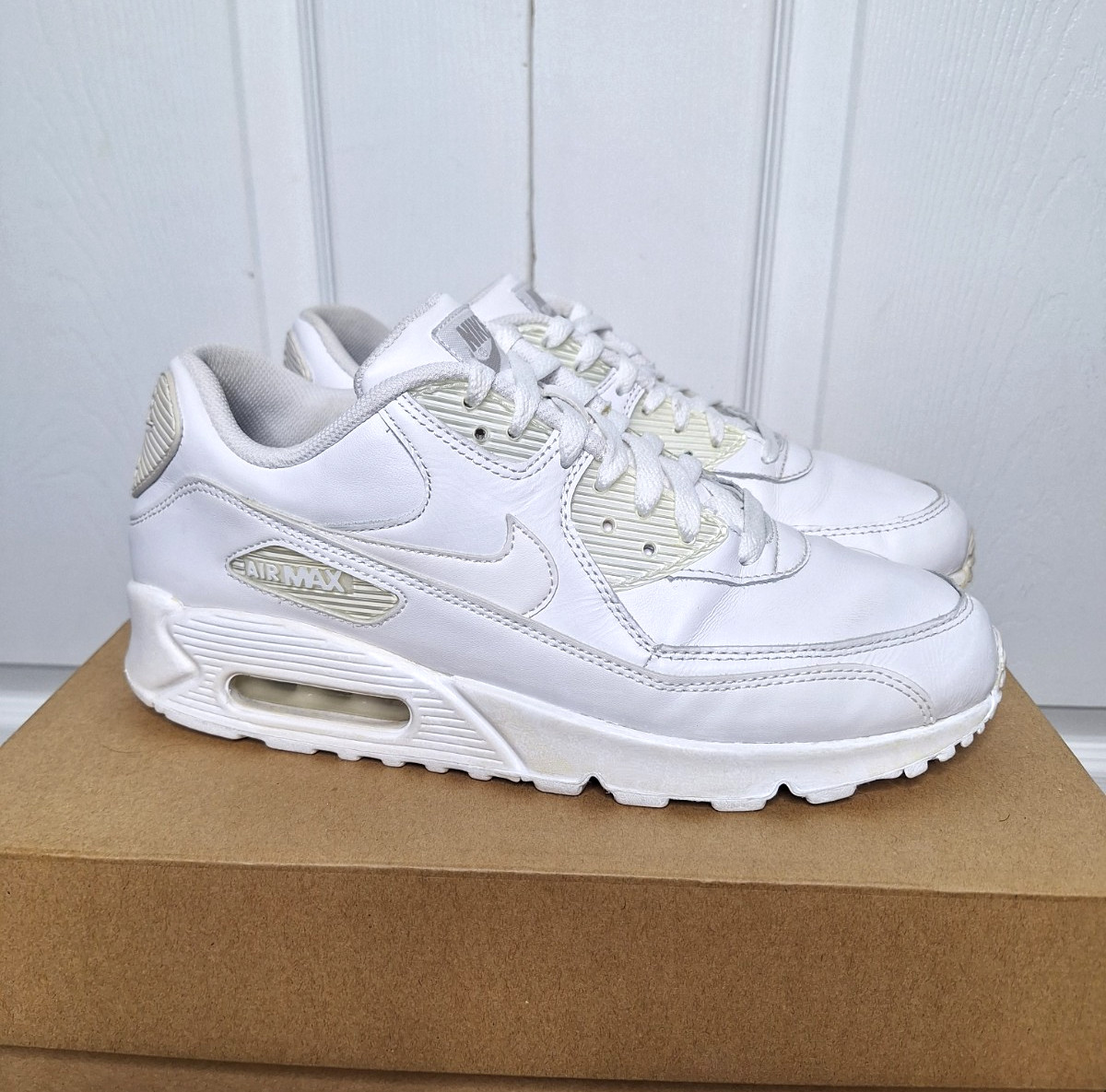 Nike Air Max 90 Triple White Leather 302519-113 size 10