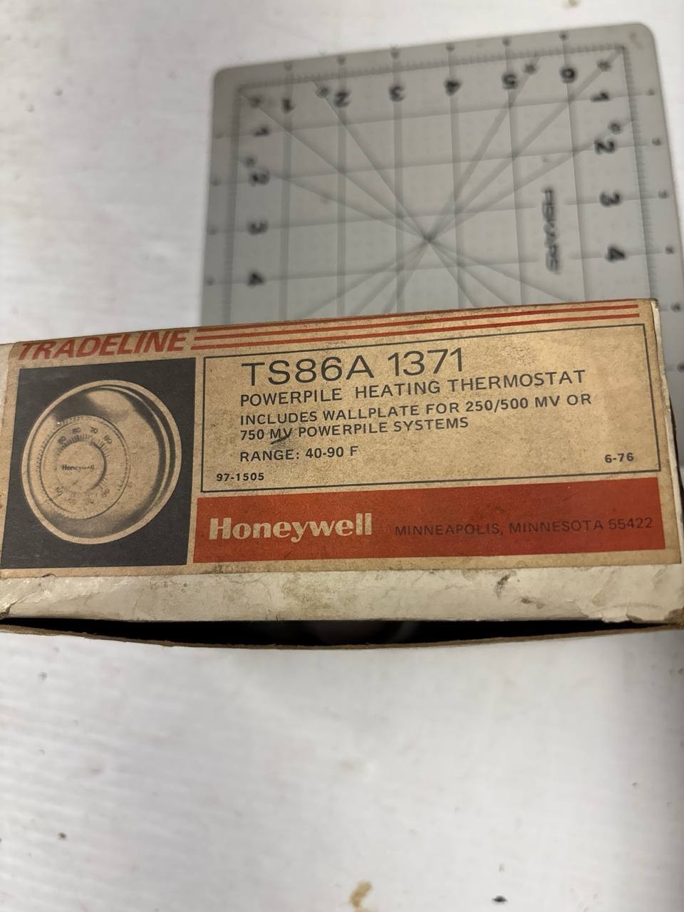 Honeywell TS86A1371 Powerpile Heating Thermostat 40-90F