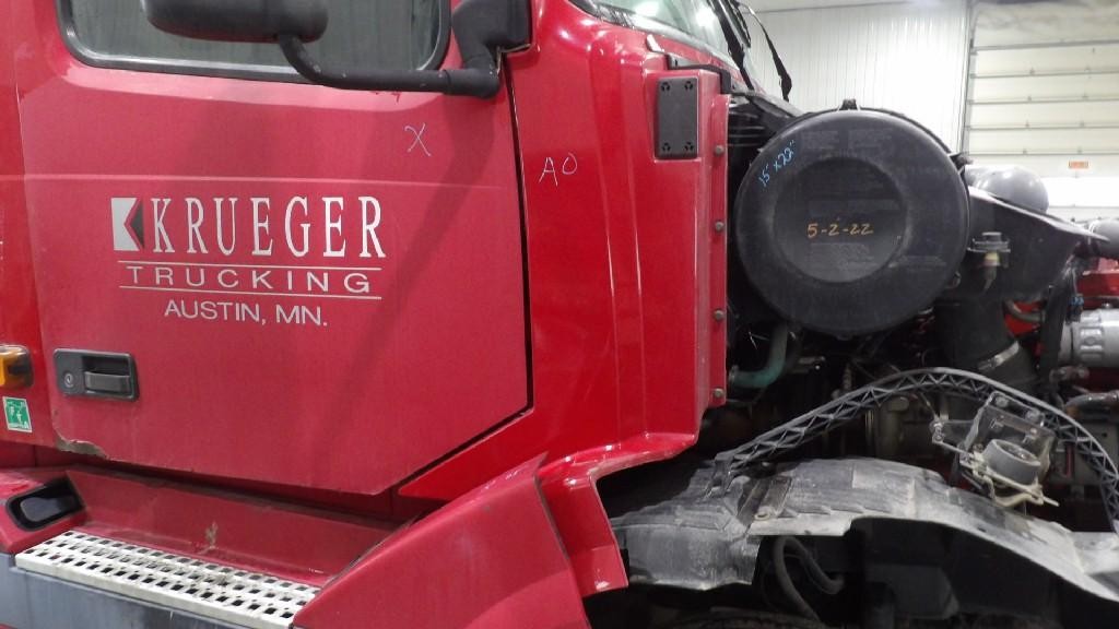 For 2006 VOLVO VNL COWL Right ,  MN