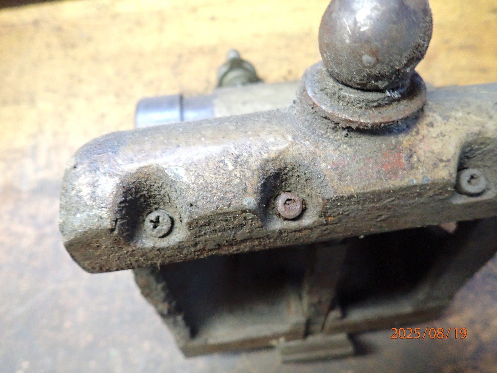 OLDER BENCH CENTER OR GRINDER GRINDING TAILSTOCK ASSEMBLY