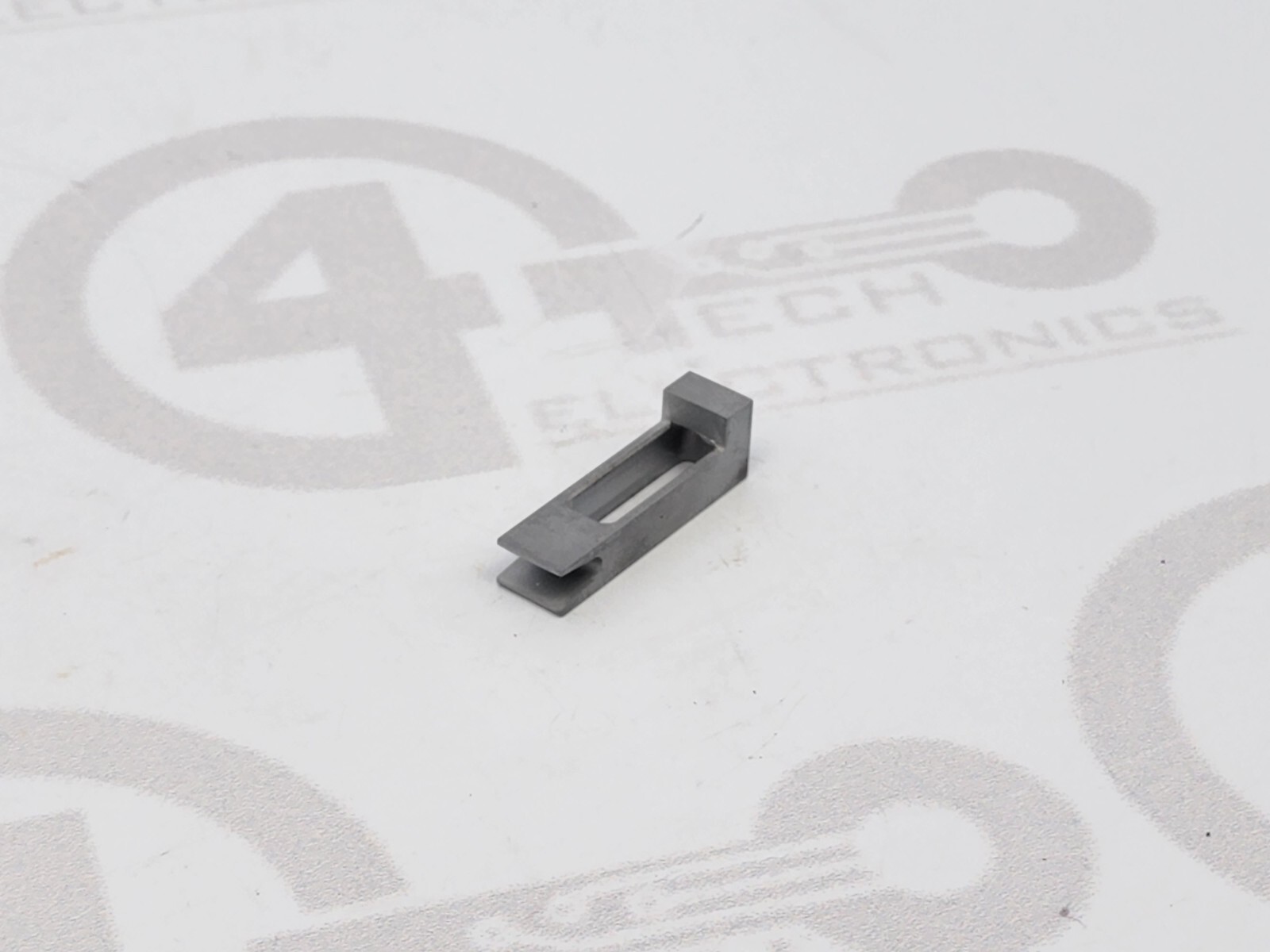 Universal Instruments Clamp 47152002