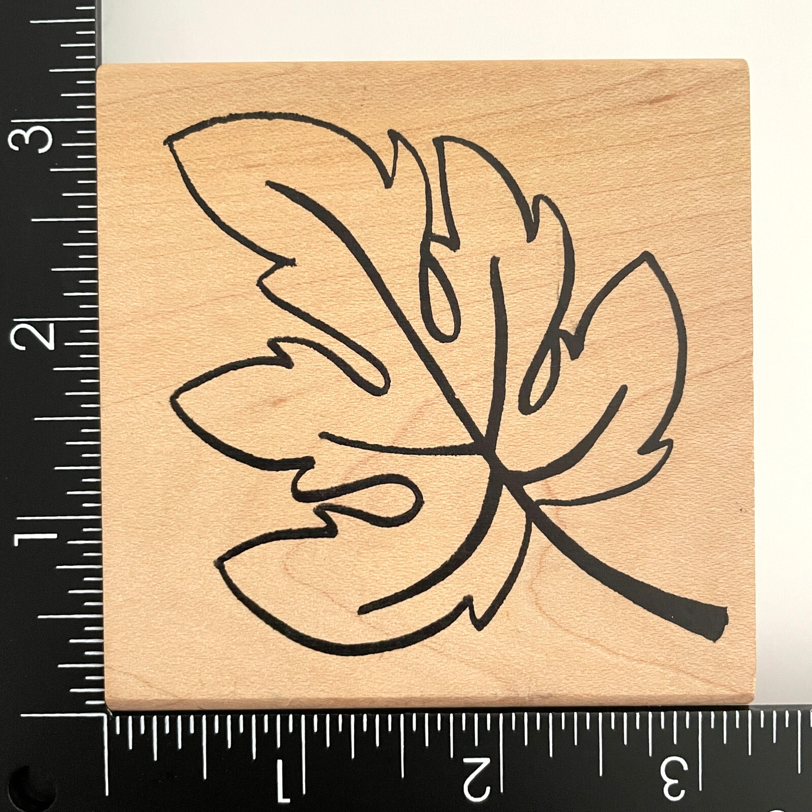 Denami Design Oak Leaf Outline Wood Mounted Rubber Stamp
