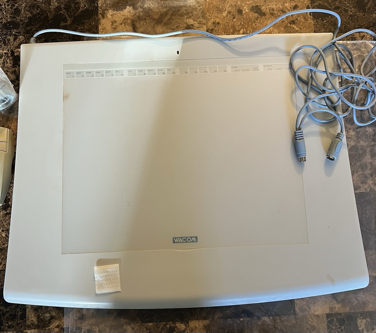 intuos2 From WACOM Professional Graphics Tablet 9x12 W/ Pen Tools 4D Mouse
