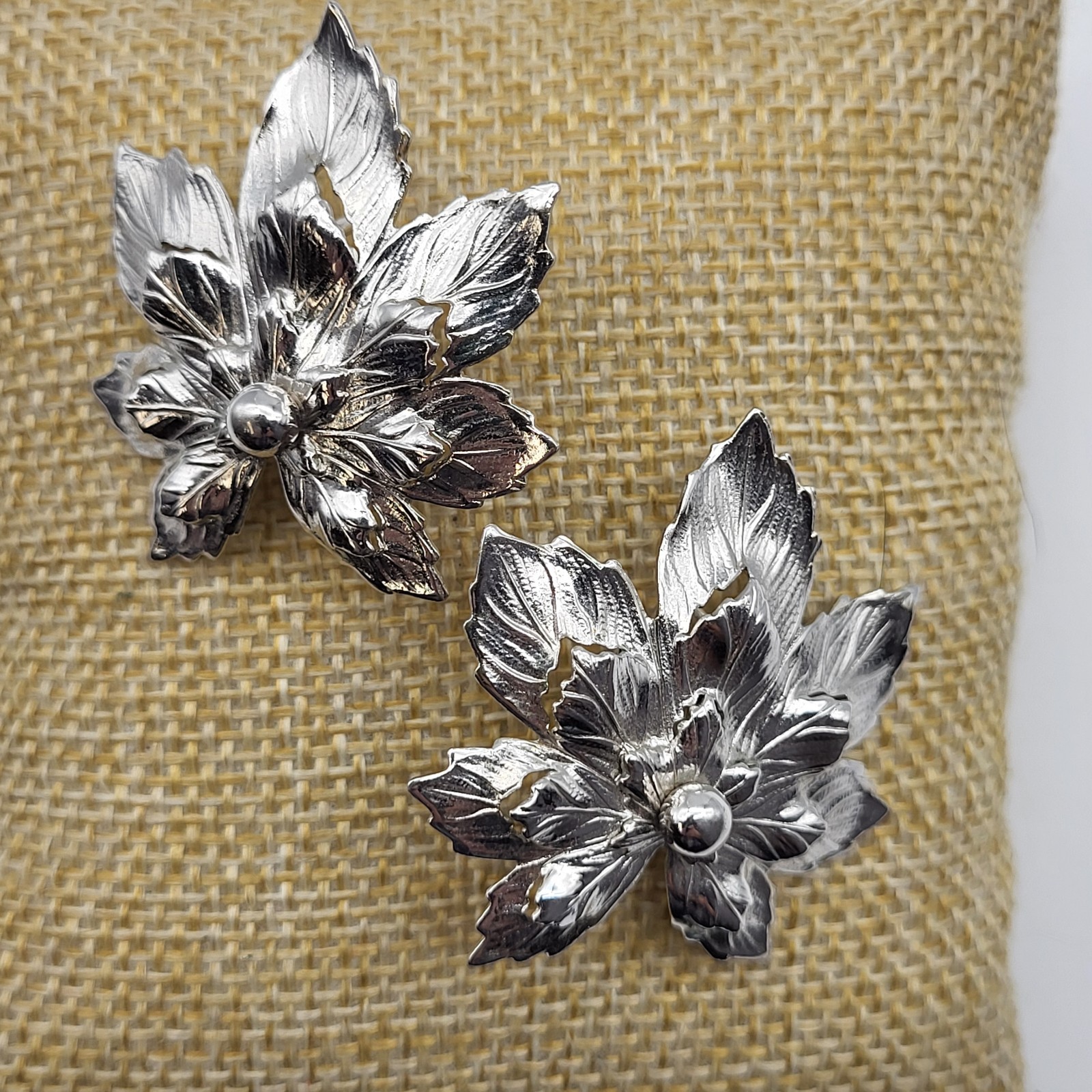 Lovely vintage Sarah Coventry fall leaf leaves clip earrings bridal elegant
