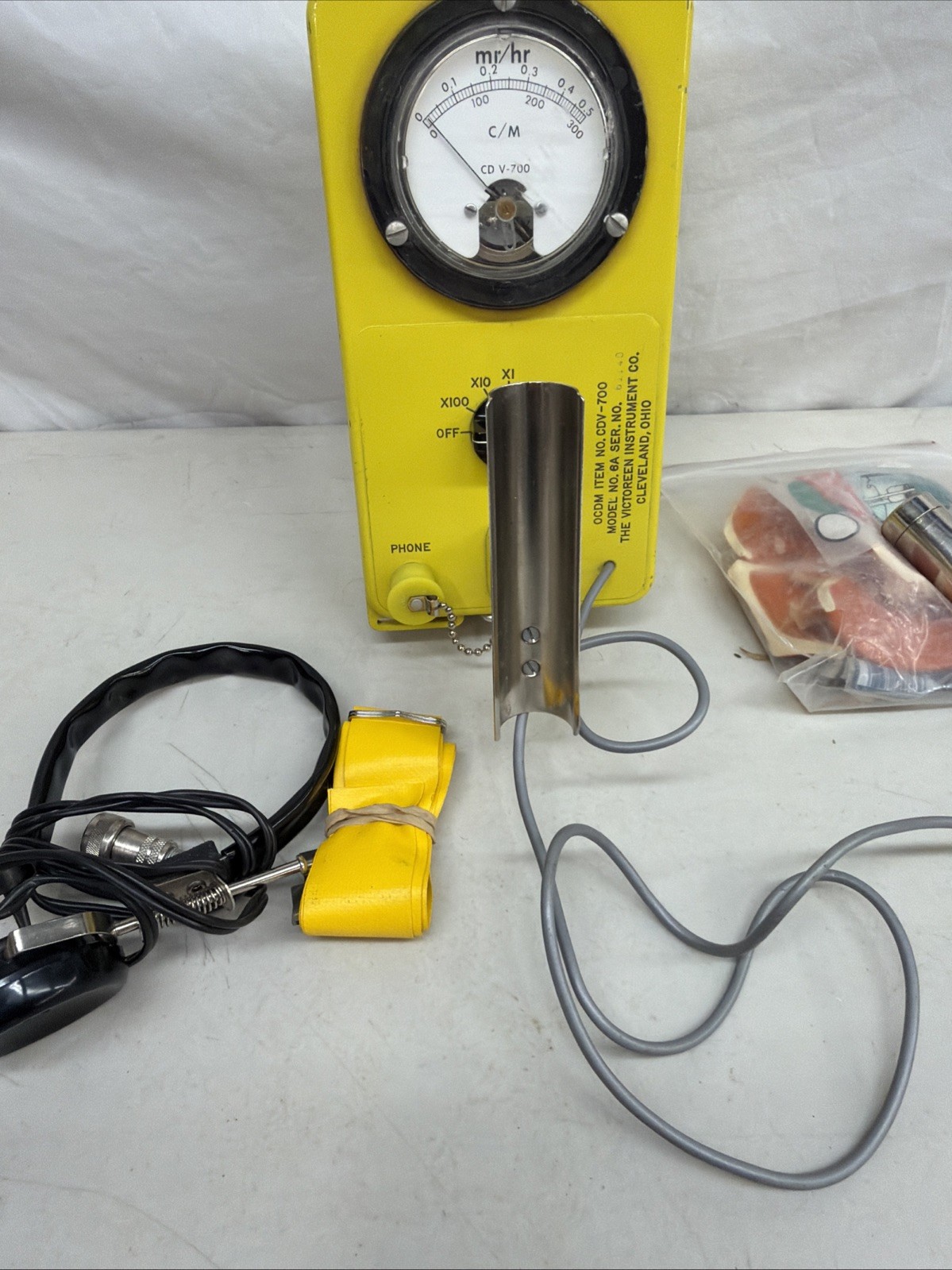CIVIL DEFENSE VICTOREEN CDV-700 MOD. 6A RADIATION DETECTOR/GEIGER COUNTER  61140