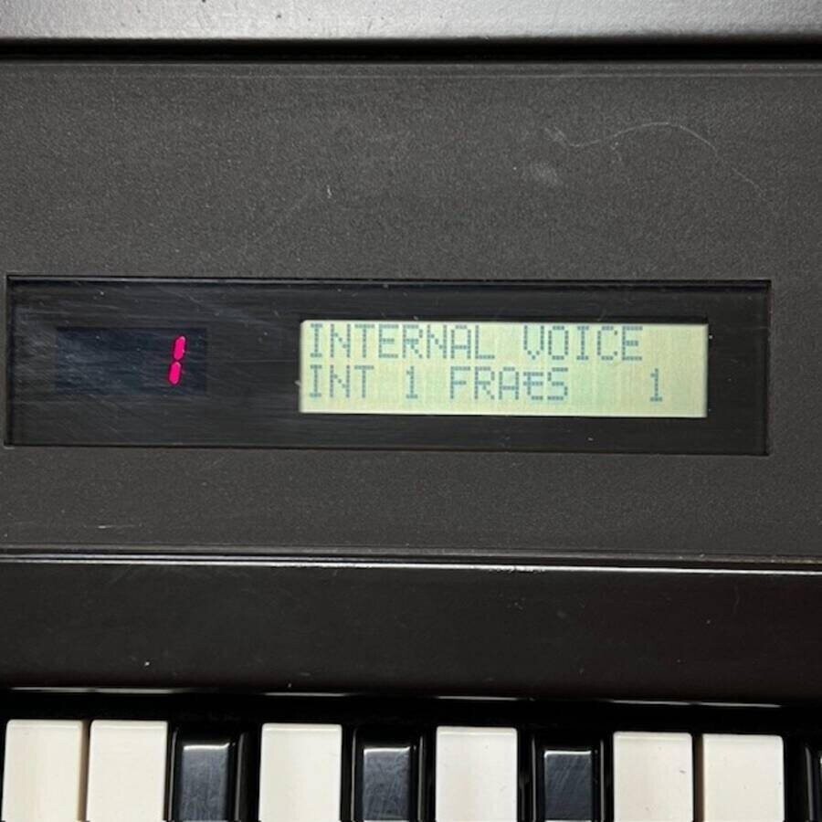 Yamaha DX7 Digital Programmable Algorithm Synthesizer keyboard