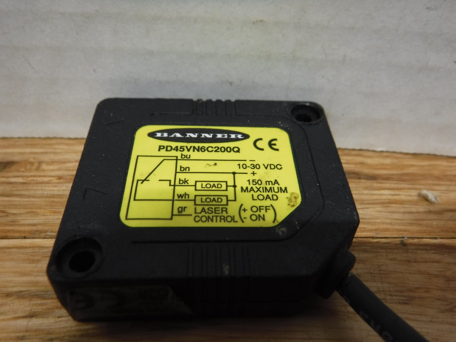 Banner PD45VN6C200Q Picodot Convergent Laser Sensor