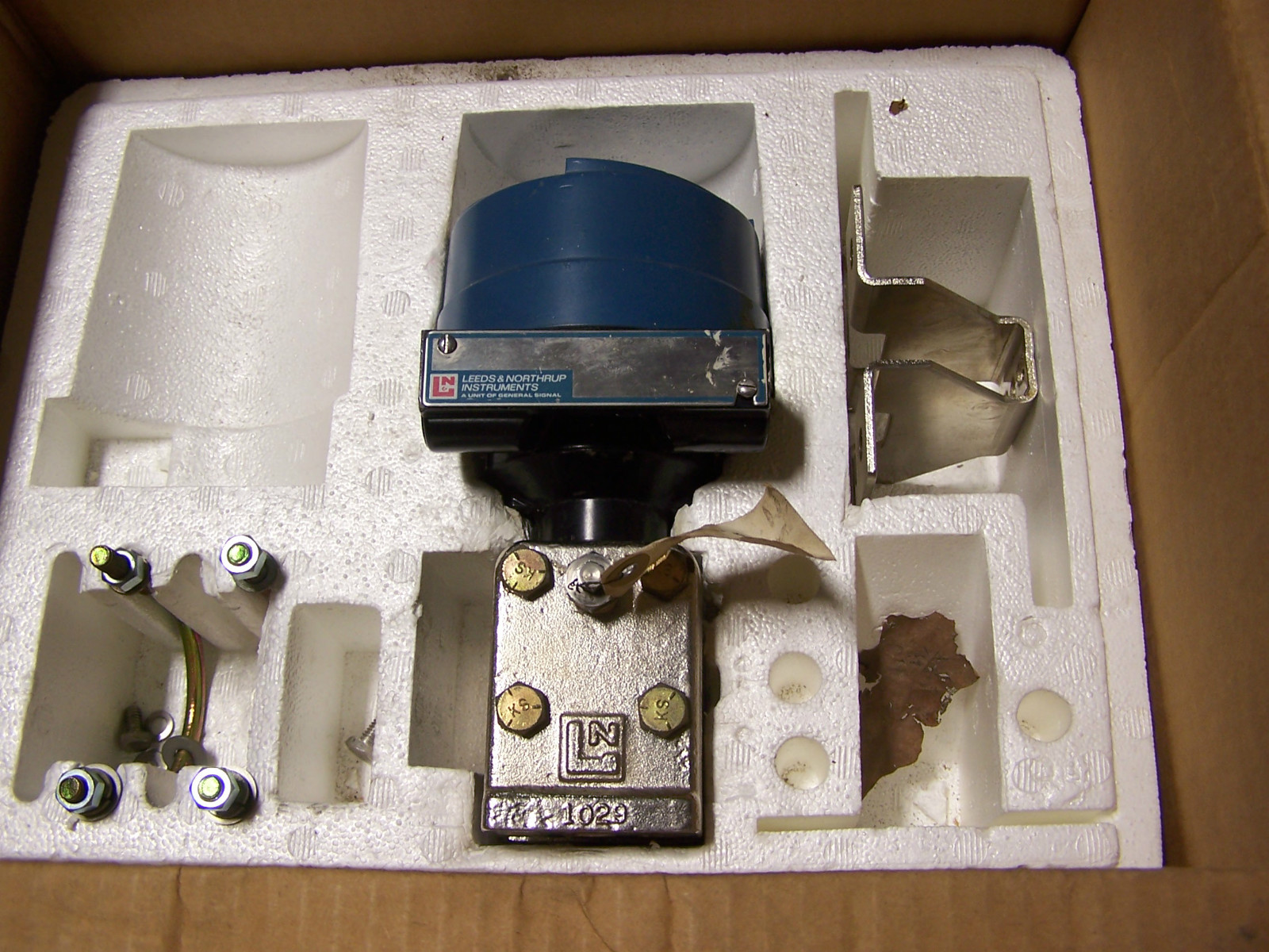 LEEDS & NORTHRUP PRESSURE TRANSMITTER 100 PSI MAX WP MODEL 2610-100-11-2-01-206