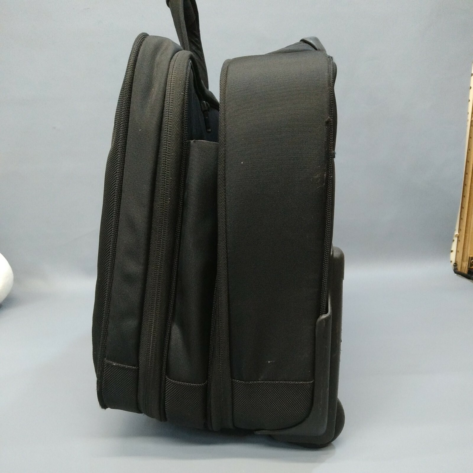 Case Logic Rolling laptop bag suitcase briefcase nice used case