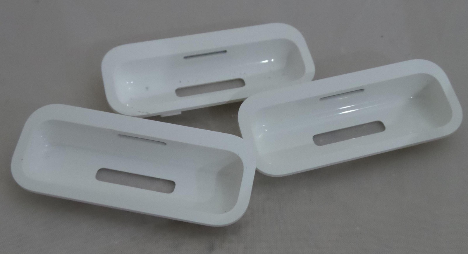 Apple Universal Dock Adapter for iPod 5th Generation - 3-Pack - White (MA126G/A)