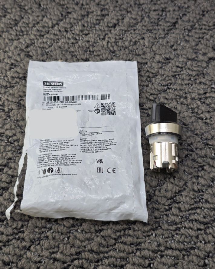 (QTY 2) Siemens 3SU1052-2BF10-0AA0: 2-Pos Metal Illuminated Selector Switch Head