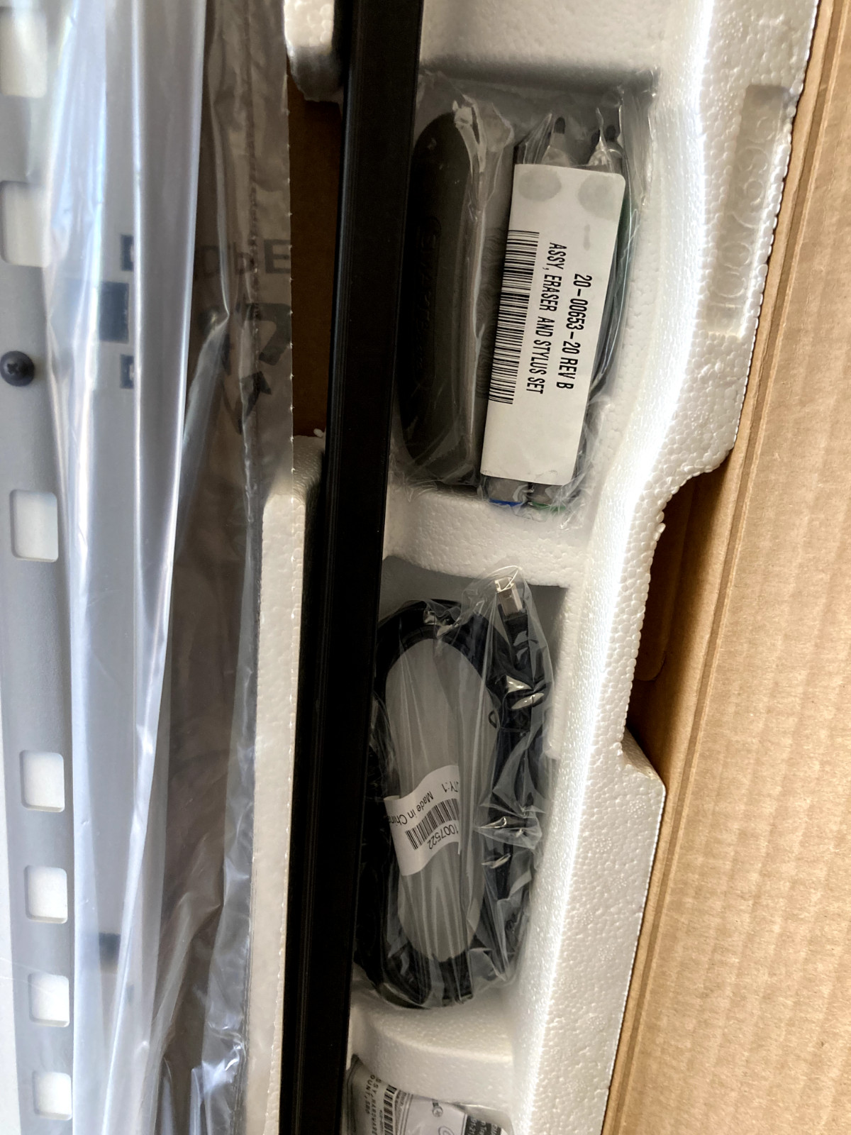 Smart Board 87" White Board SB685 w/ Accessories Open Box