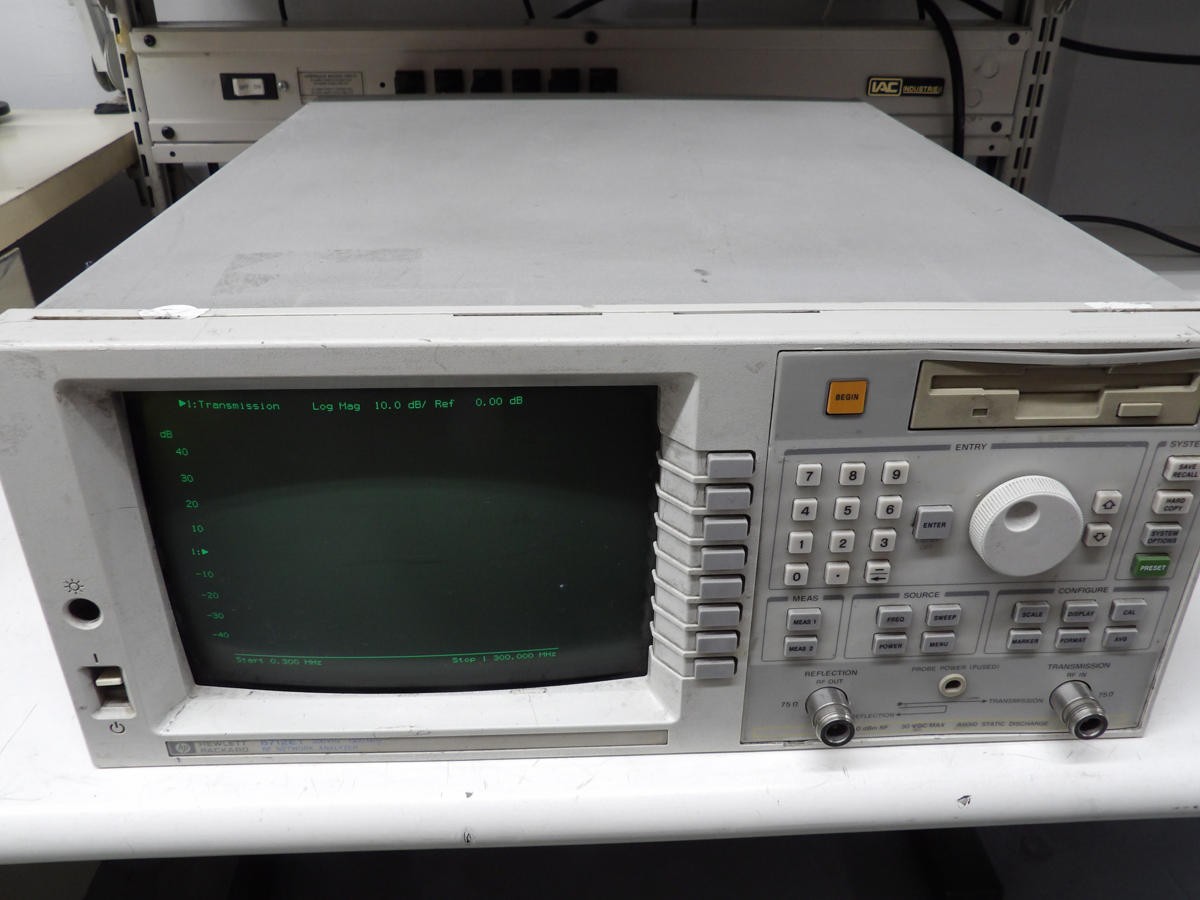 HP 8712ET RF NETWORK ANALYZER 300 KHZ-1300 MHZ OPTION 1E1, 1EC M3703