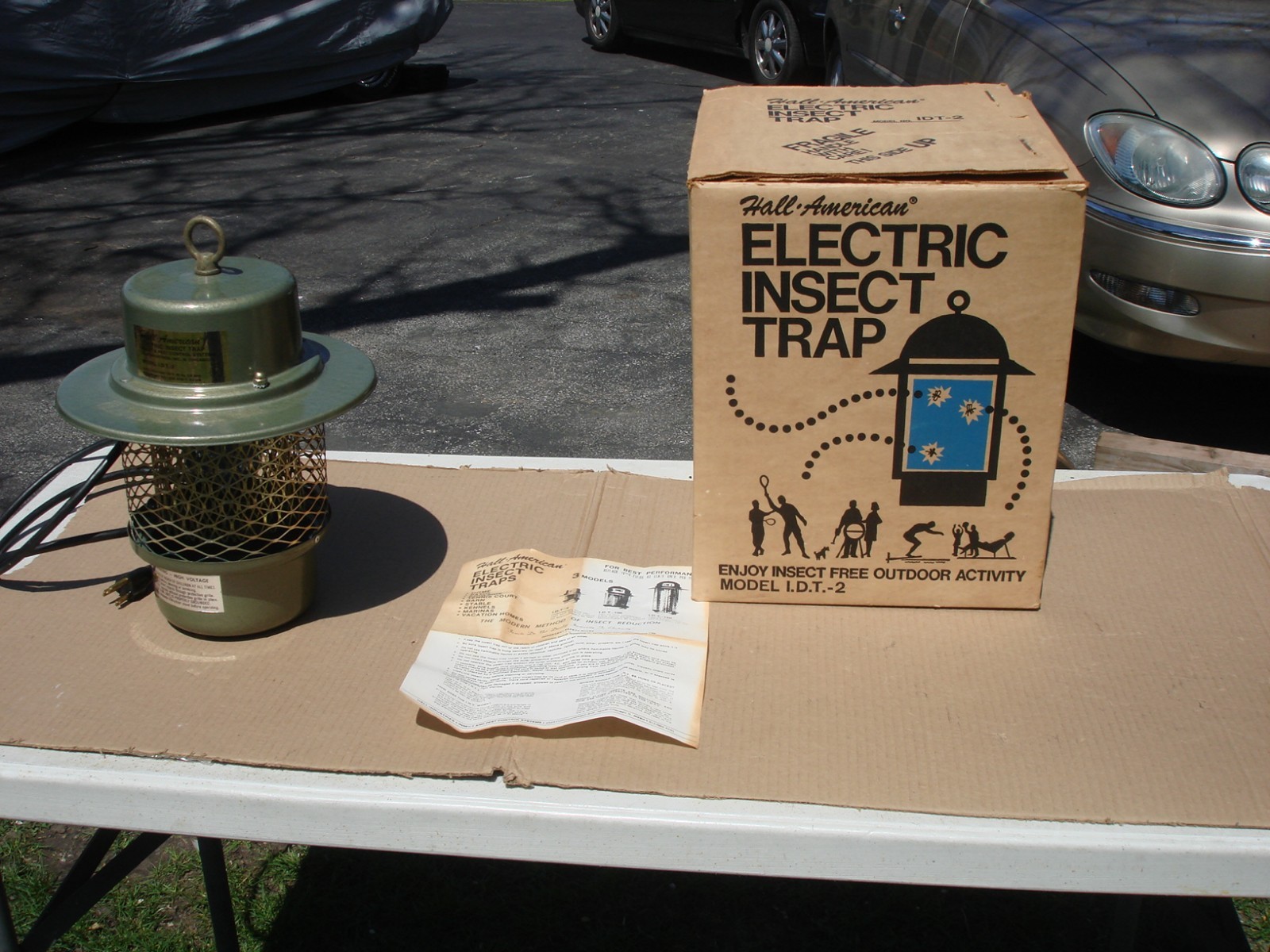 Vintage Hall-American Electric Insect Trap Bug Zapper  Model IDT-2   Works W/Box