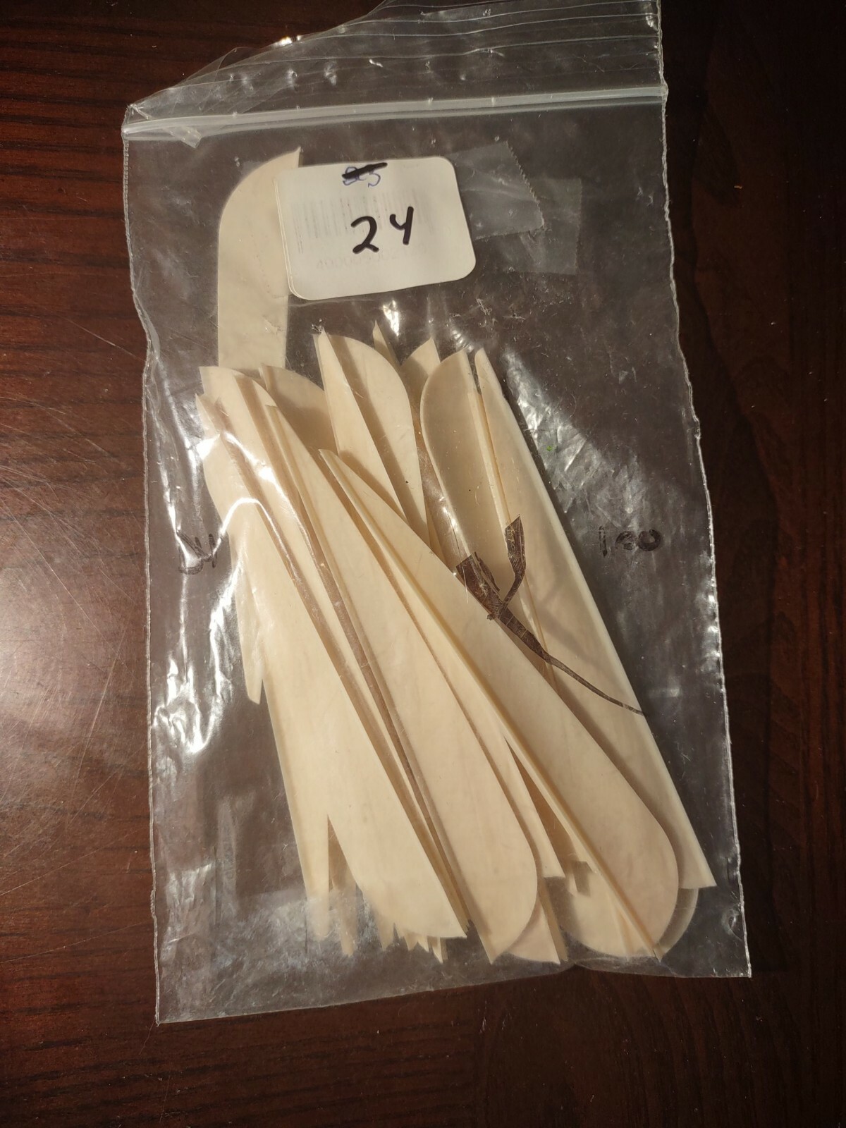 24 Beige Fletches Vanes