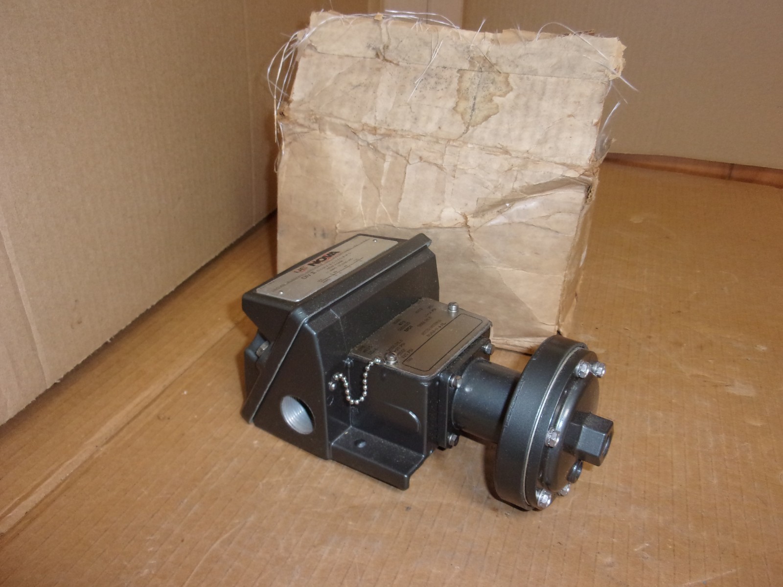 United Electric Nova Pressure Control Switch , type H115 , model 453