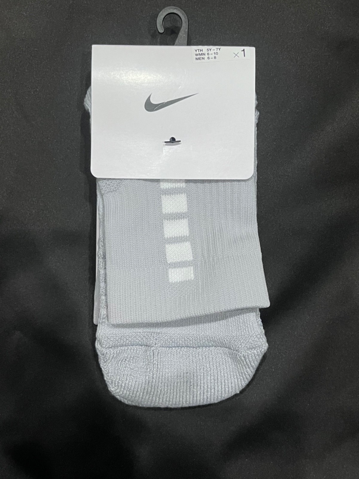 Nike Elite Dri-Fit Basketball Mid Socks  Mens 6-8,women’s 6-10. Youth 5y-7y.