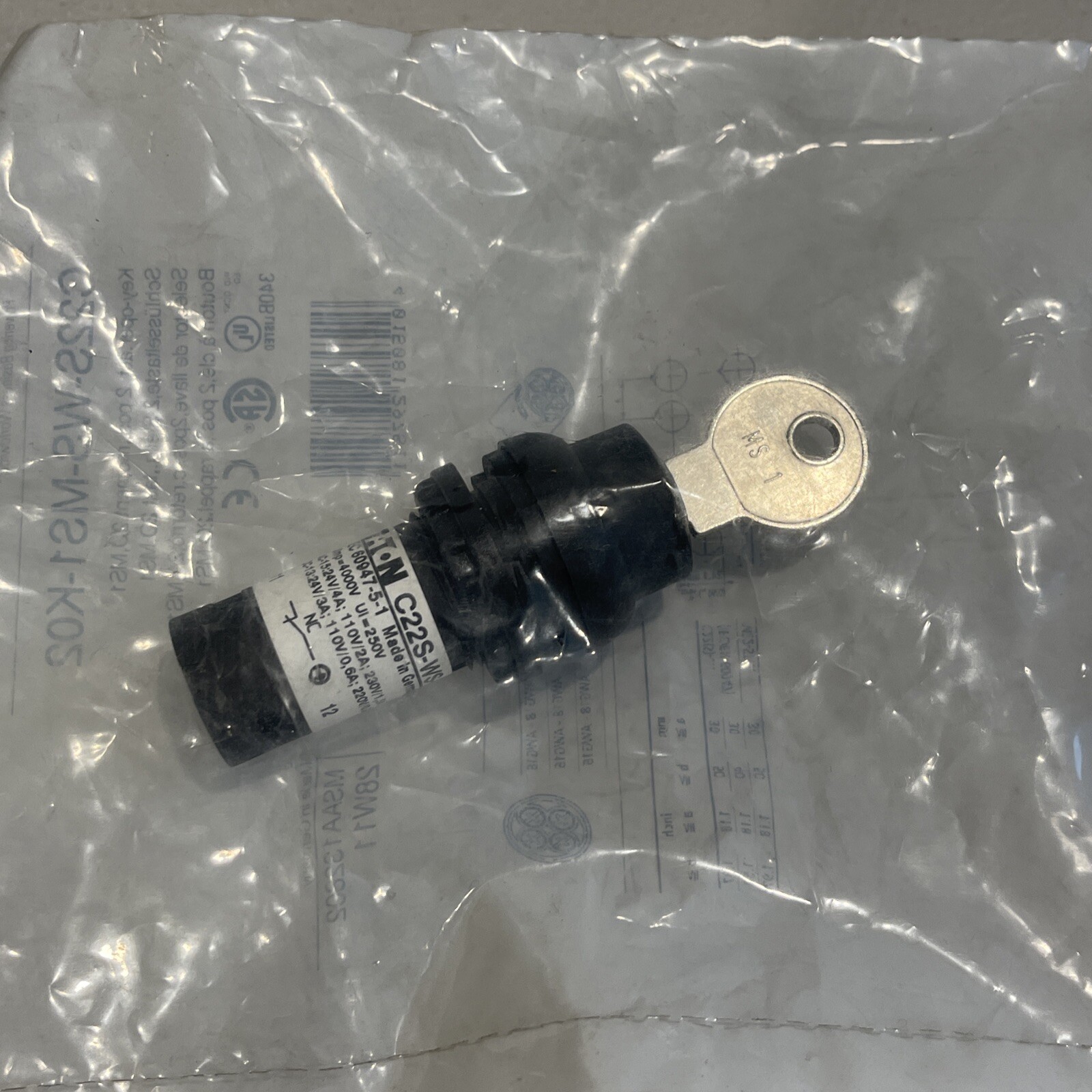 New Eaton C22S-WS-MS1-K02 Selector Switch. Momentary ON