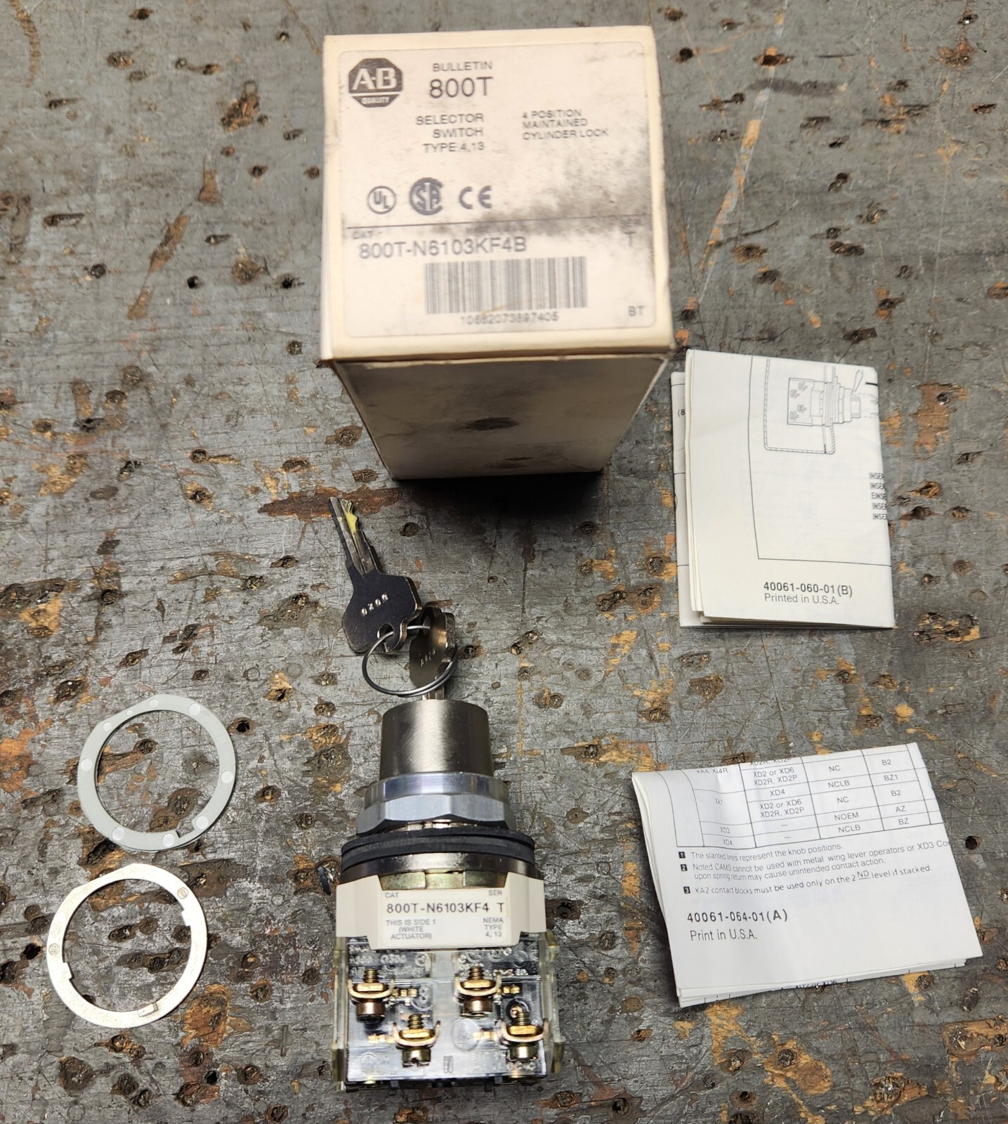 Allen Bradley 800T-N6103KF4 Selector Switch W/ 2x Contact Blocks 800T-XA & Keys