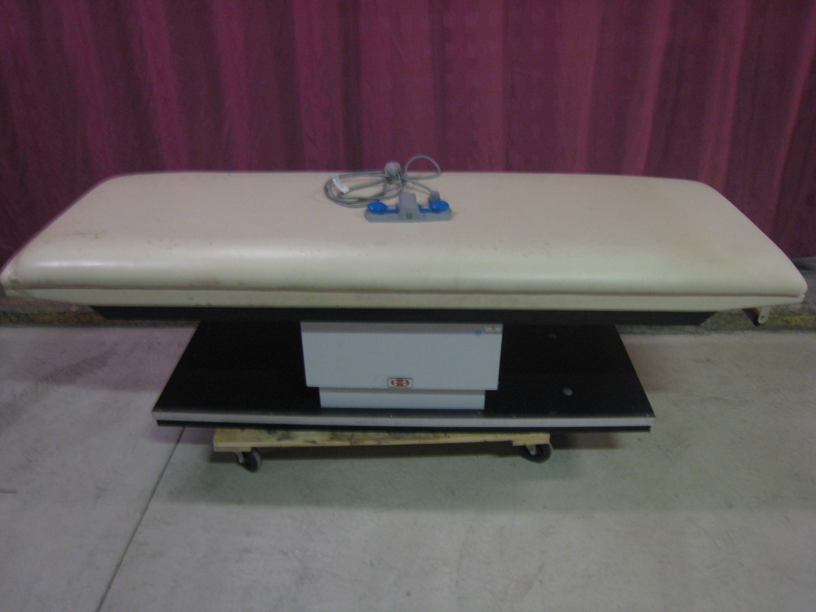 Hausmann Power 4750 Exam Table