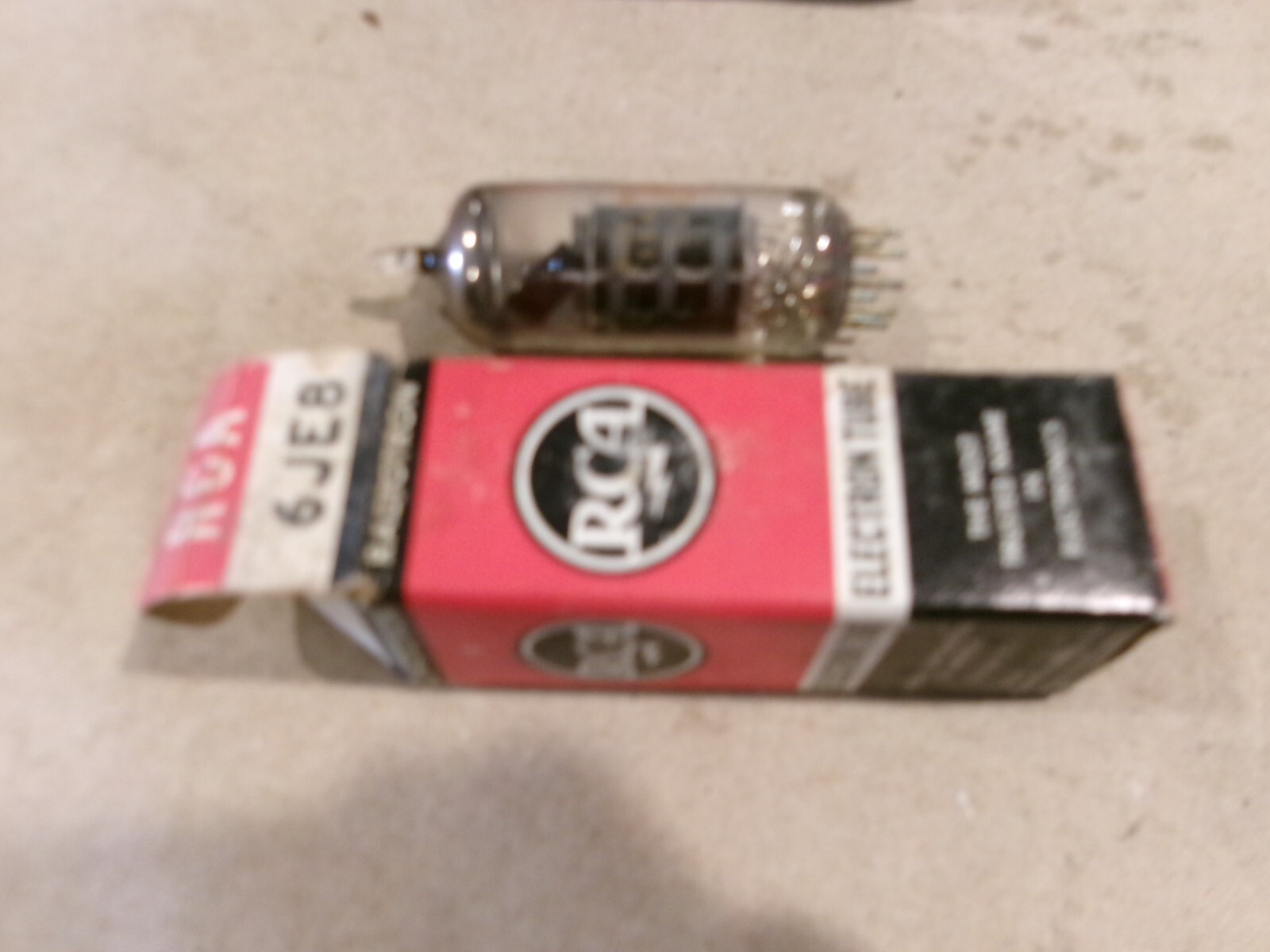 OEM VINTAGE ELECTRONIC TUBE RCA 6JE8