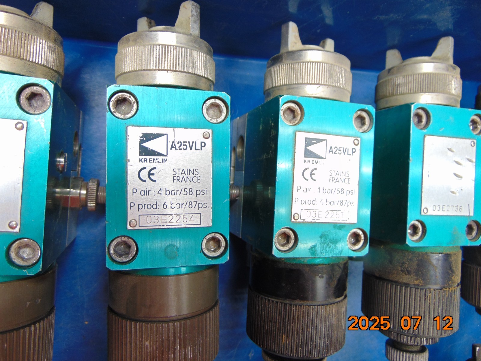 (1) KREMLIN A25VLP PAINT GUN