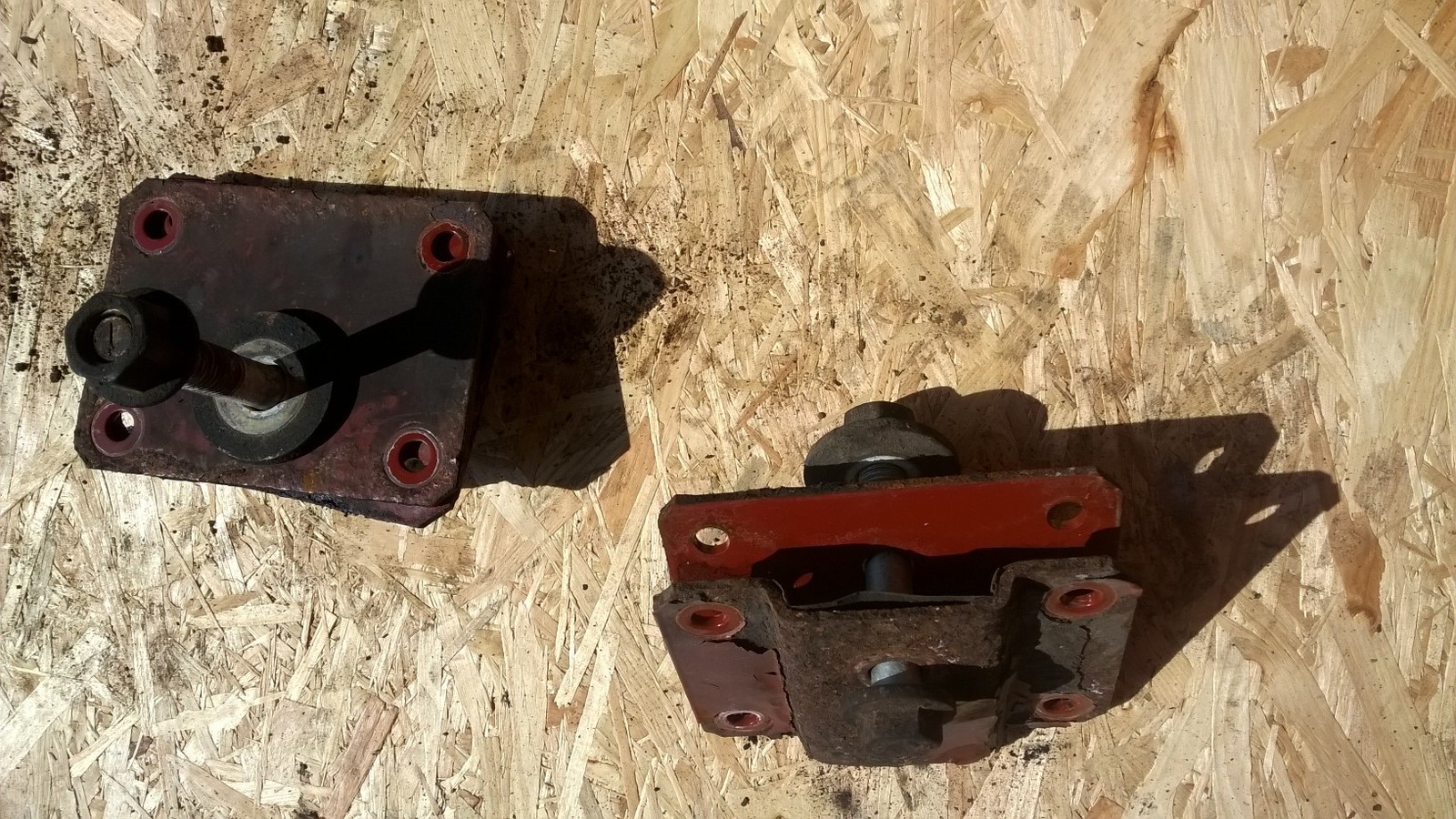 ANTI ROLL BAR FIXING BRACKET  - REMOVED EUROCARGO 180-E-24