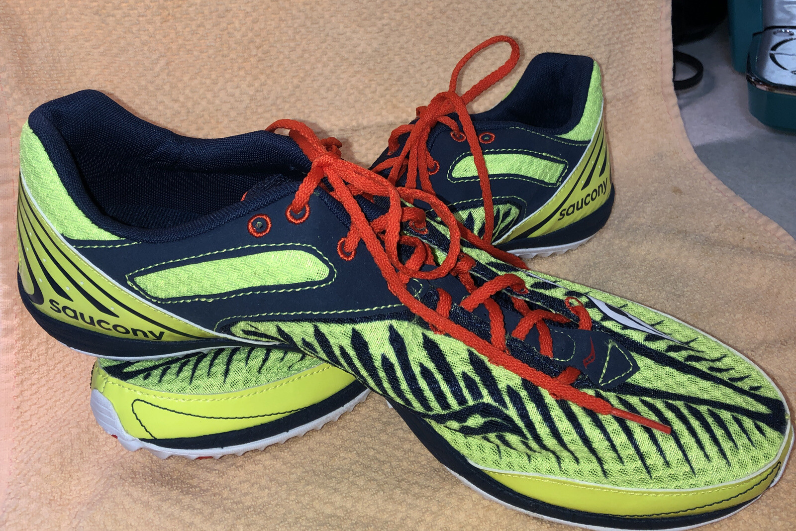 Kilkenny XC5 Running Cross Country Men’s Size 12  Shoes Saucony Cleats Yellow