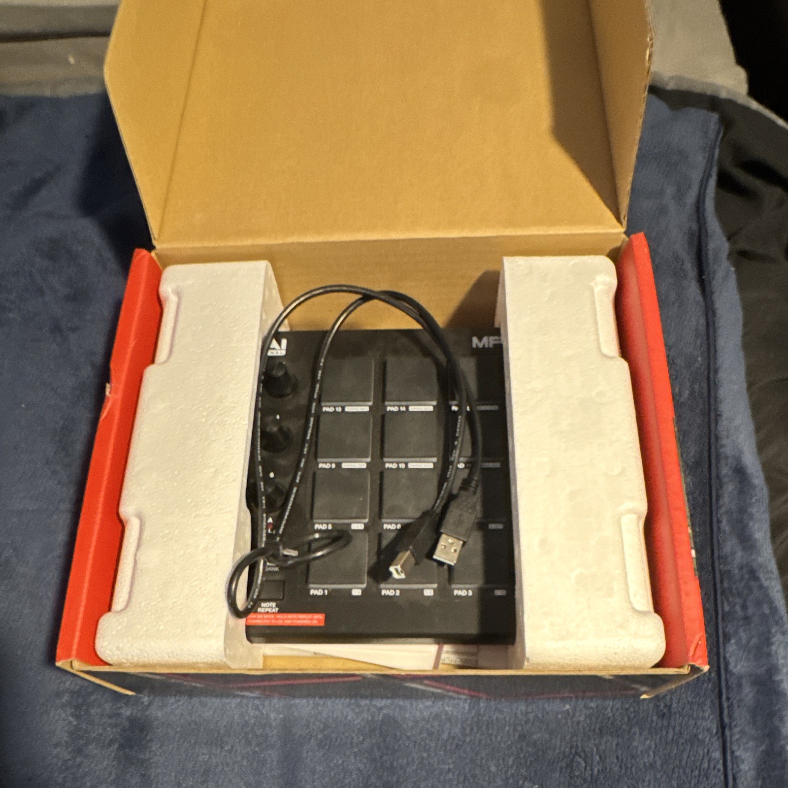 Akai Professional MPD218 MIDI Pad Controller 16 Pads USB w/ Box & Manuals