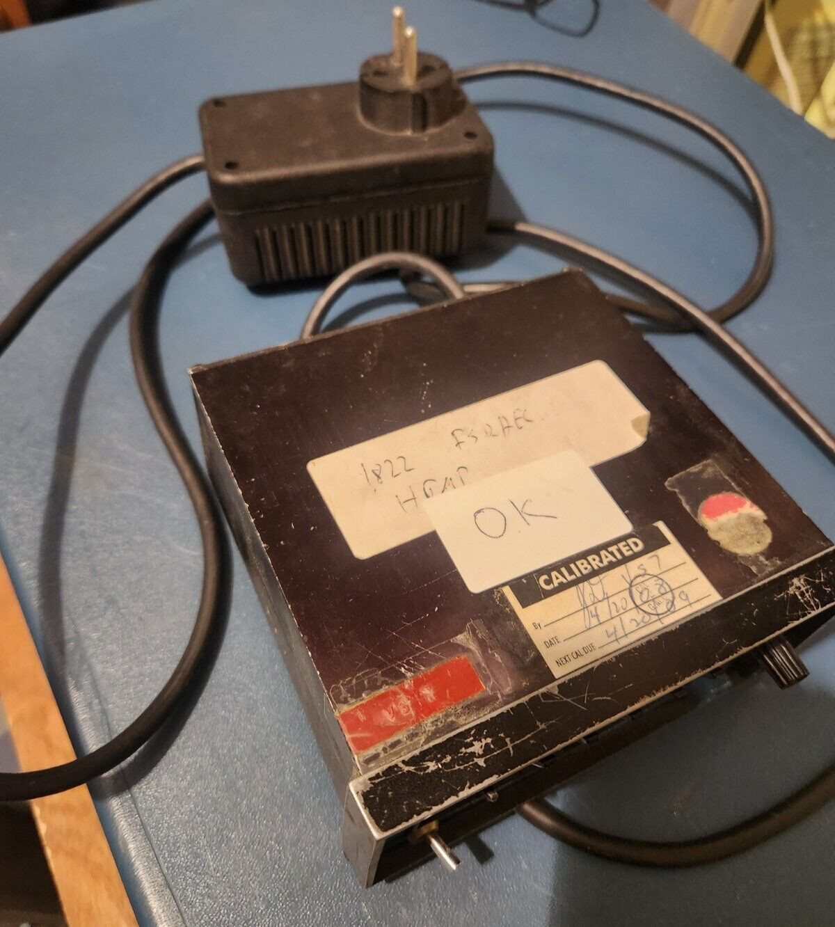 Datel high precision voltage source calibrator DVC-8500 A power 230V AC 4.5digit
