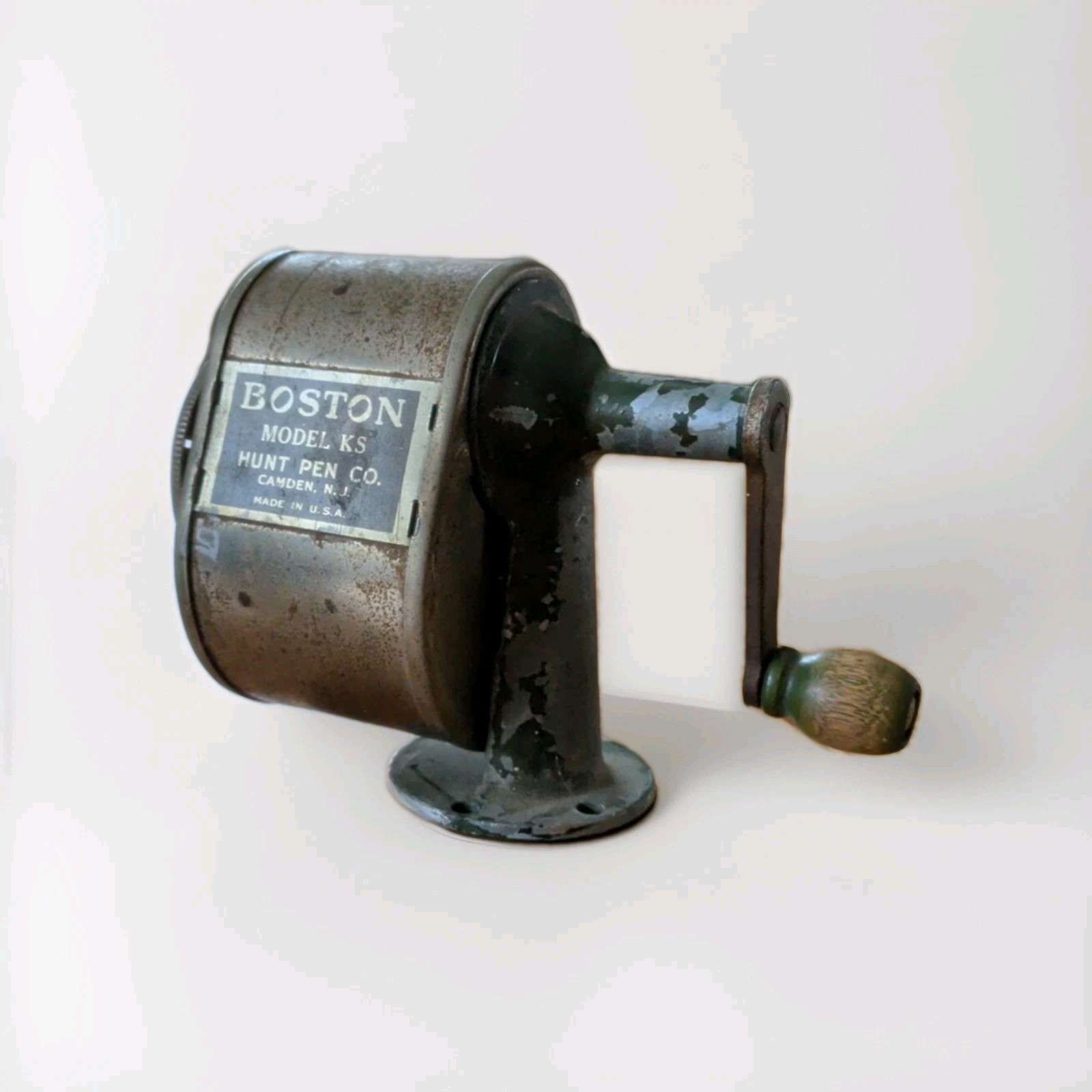 Vintage Boston Hunt Co. Model KS 8-Hole Mounted Pencil Sharpener (READ DESC.)
