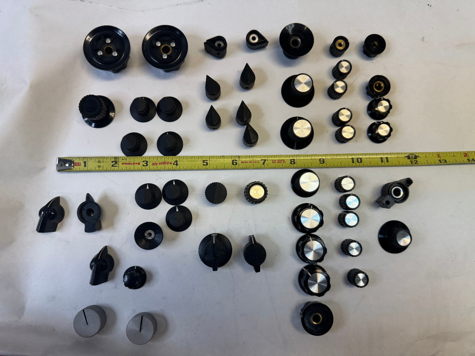 Equipment Knob HDCO BAKELITE/PLASTIC - 50+ KNOBS FOR ELECTRONICS / RADIOS / ECT