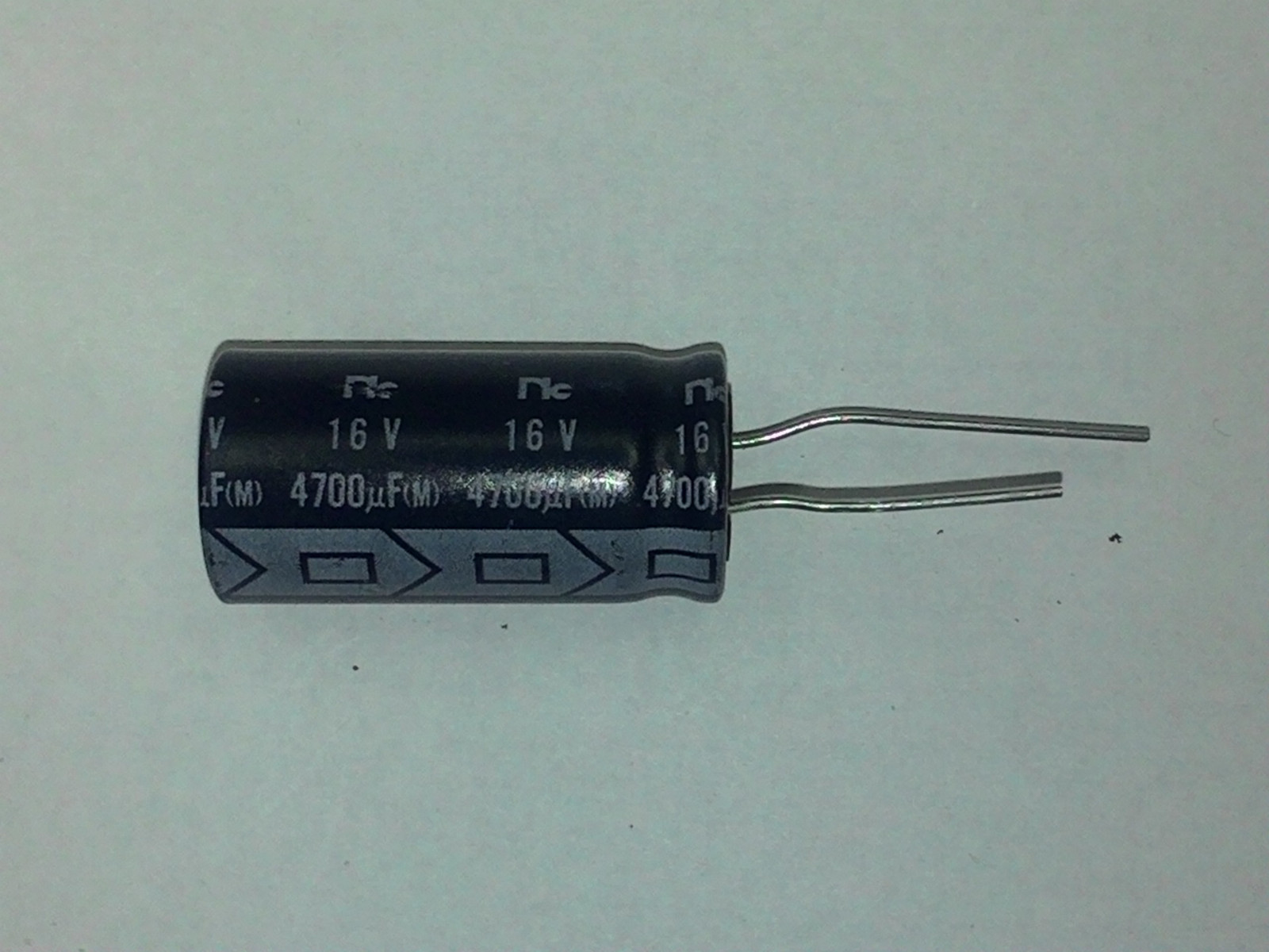 NIC Components 4700 uF 16 Volt Radial Lead Electrolytic Capacitor/USA Seller