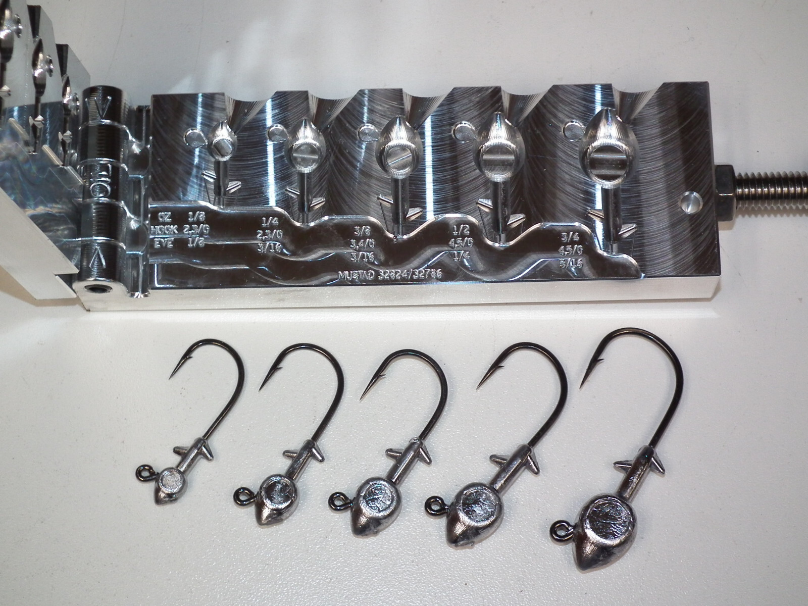 Saltwater Flateye Jig Barbed with eyes 1/8-3/4oz 32824 mold CNC Swimbait USA