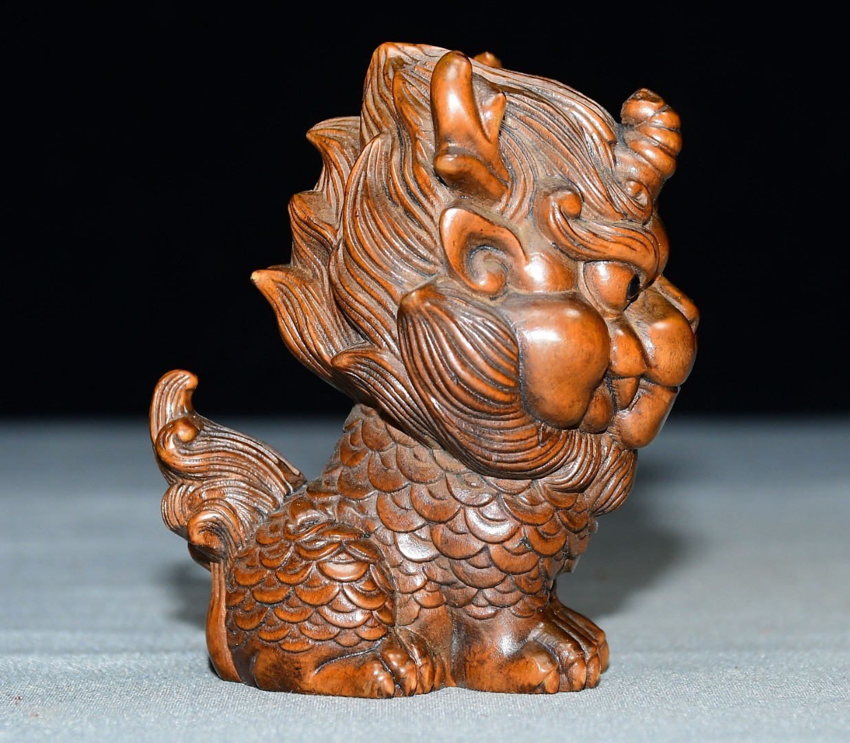 Exquisite Small Leaf Boxwood Qilin Ornament