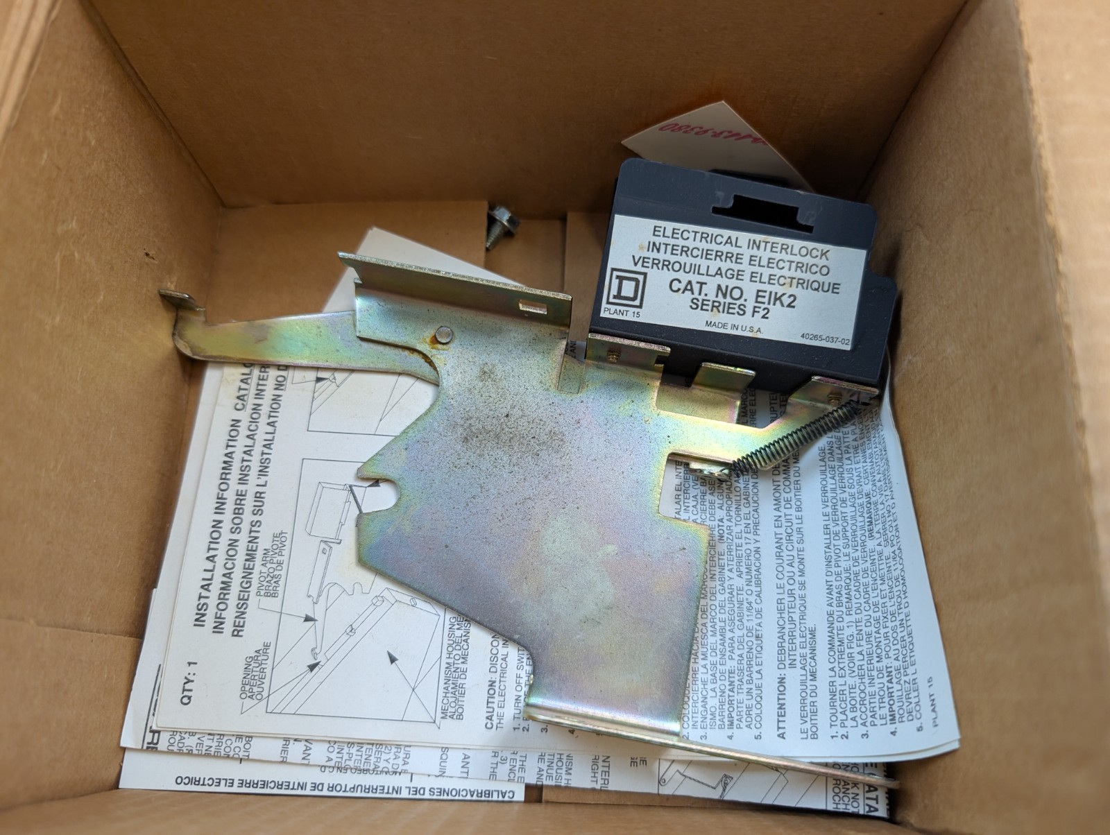 SQUARE D EIK2 Interlock safety switch 2 x NO 2 x NC contact