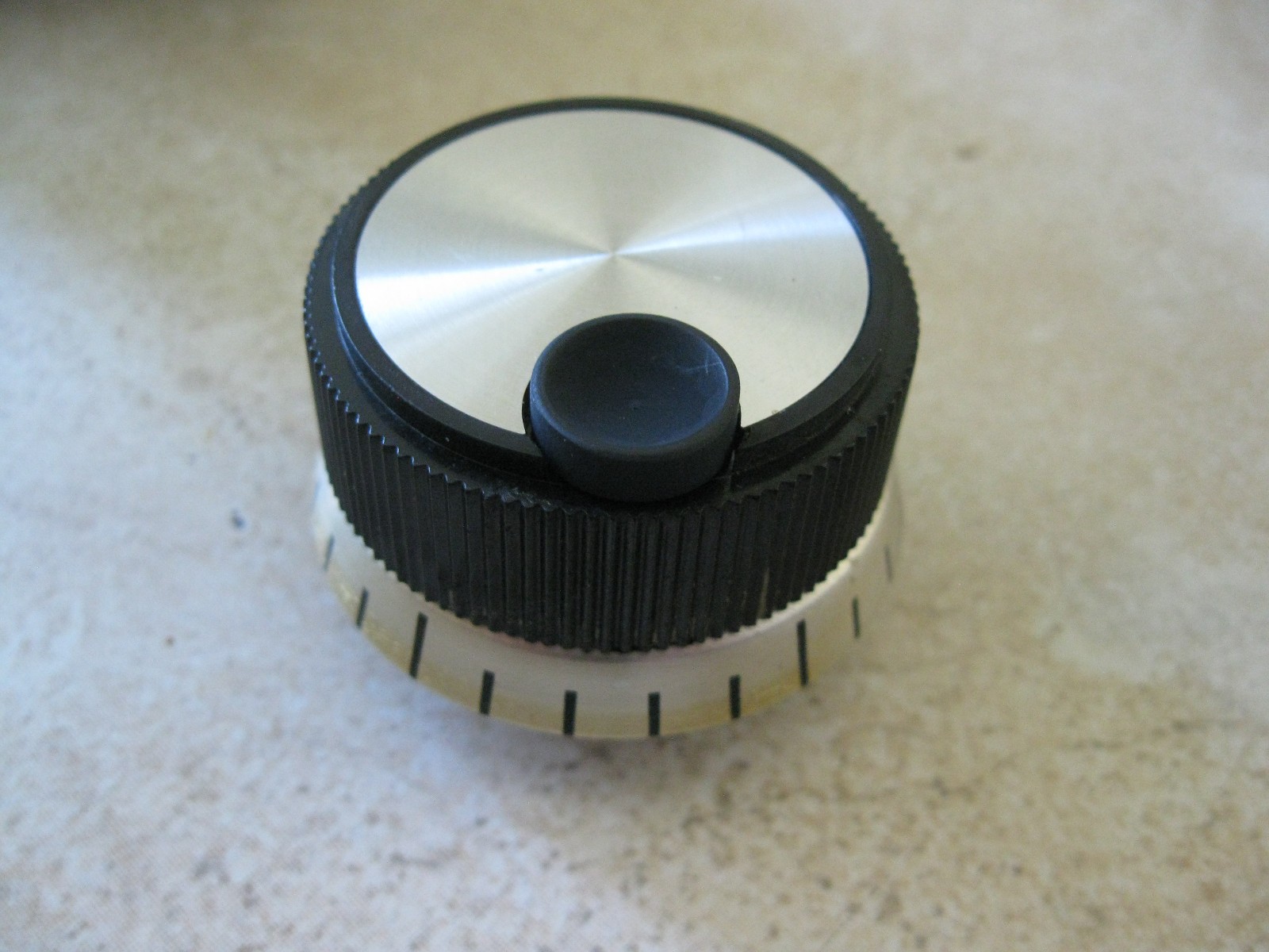 Drake TR-7  ORIGINAL VFO knob with skirt in  good shape