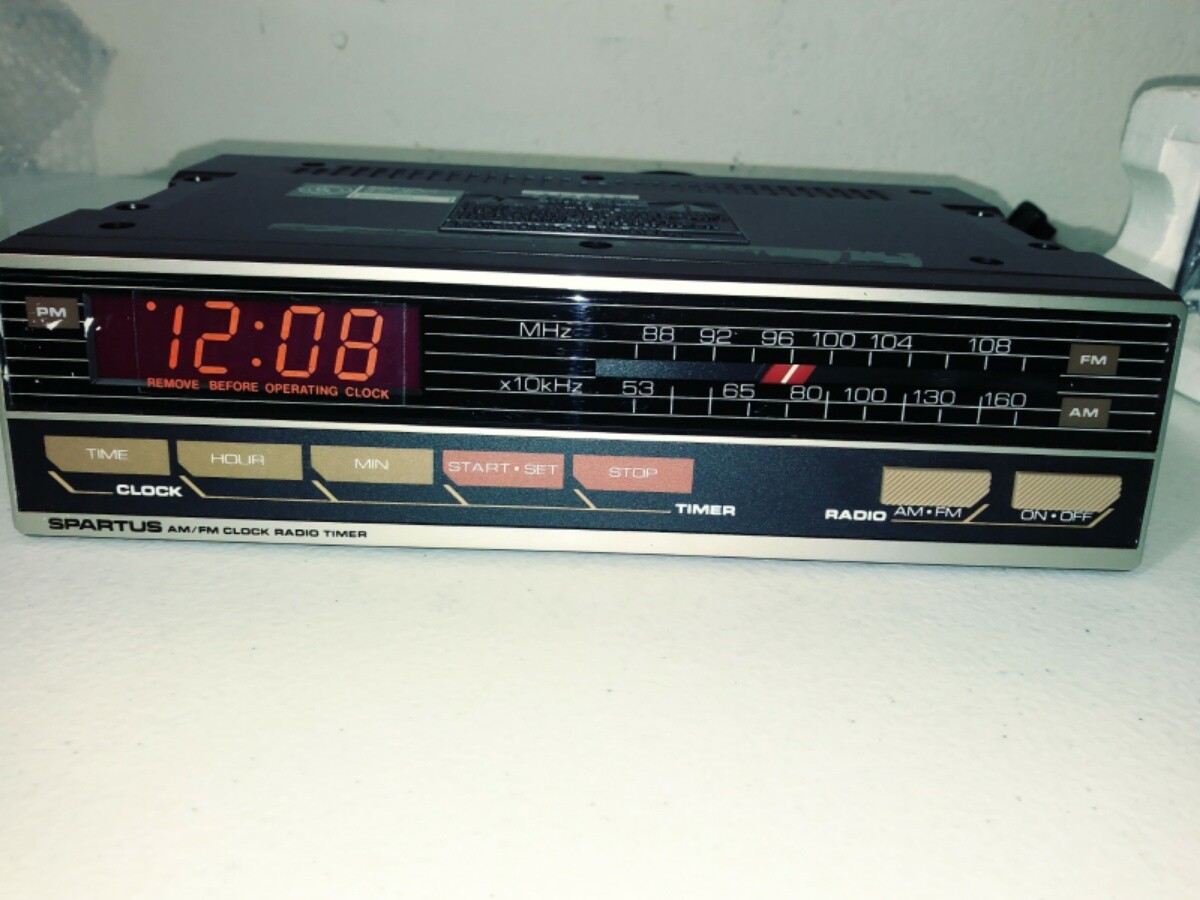 Vintage Spartus Model 0116 AM FM Under Cabinet Space Saver Clock Radio Timer