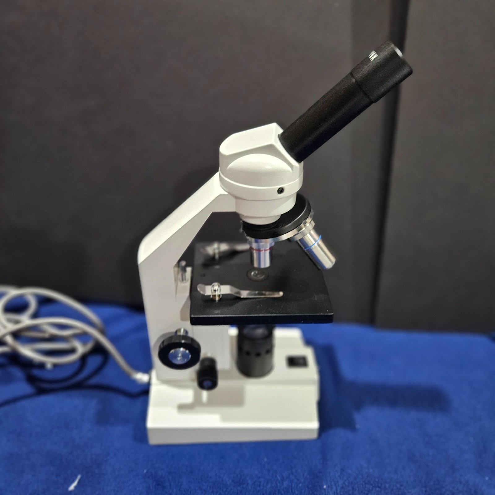 AM Scope Biological Microscope M Series