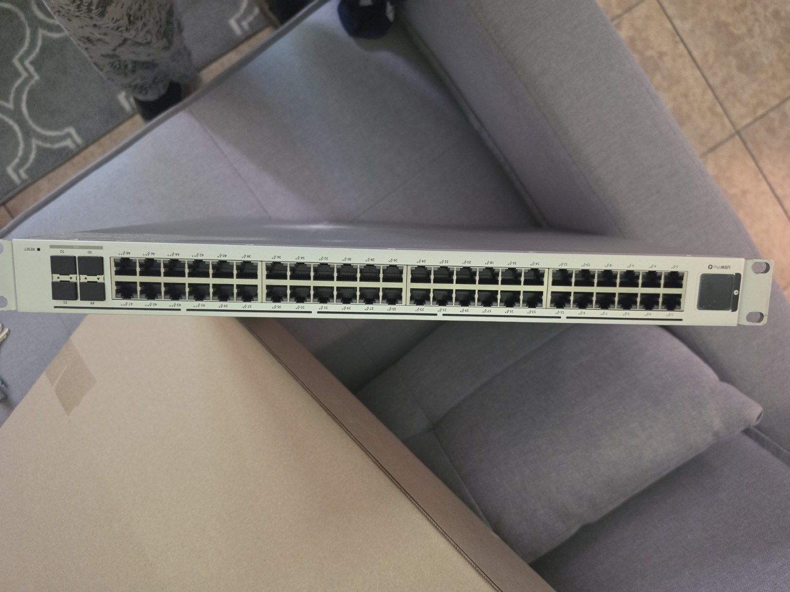 Ubiquiti Networks UniFi Switch PRO (USW-Pro-48) 48 Ports Gigabit Switch