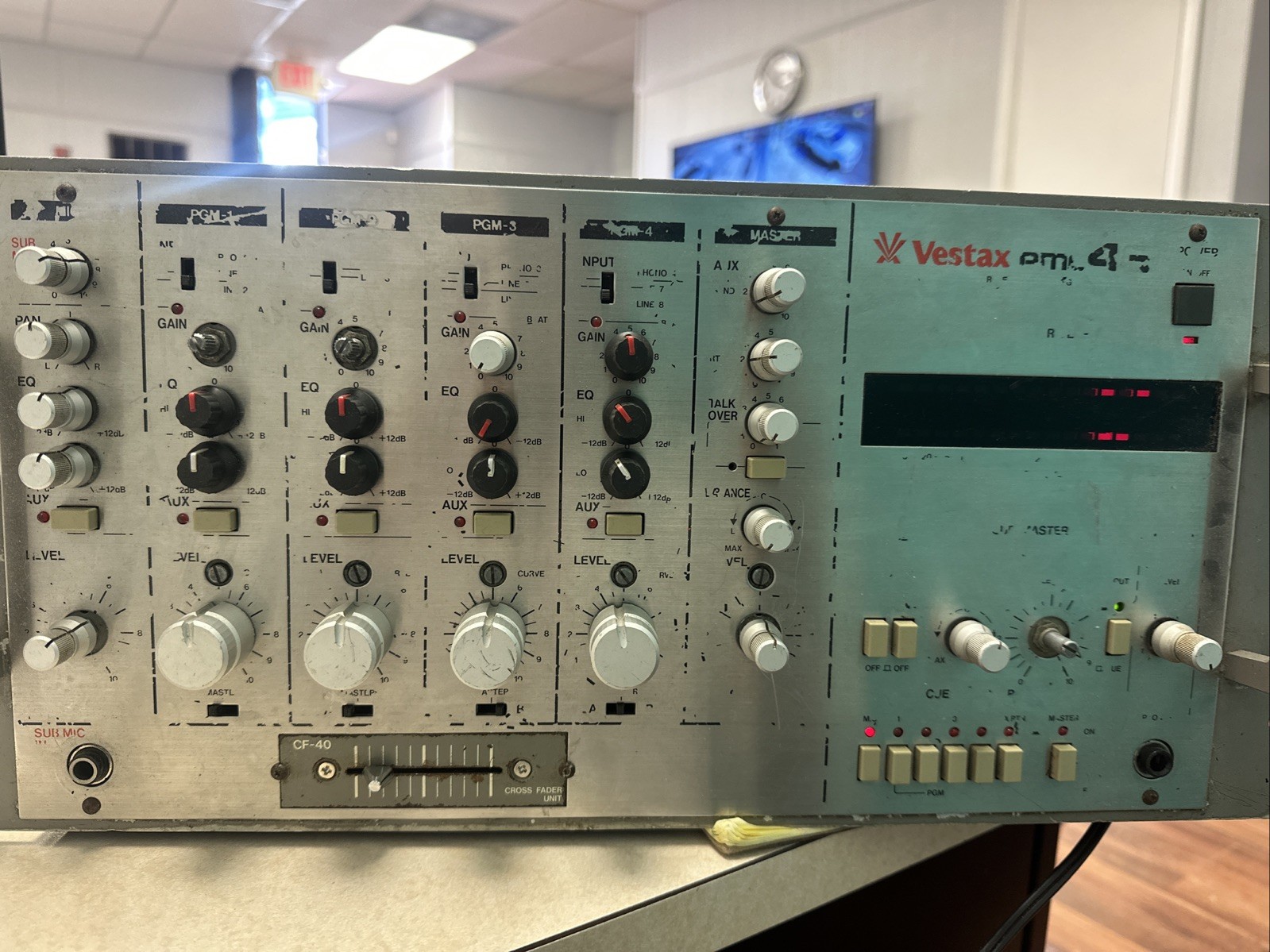 Vestax PMC-46  House verdion Rotary DJ Mixer( selling Aa is. Look At pictures)