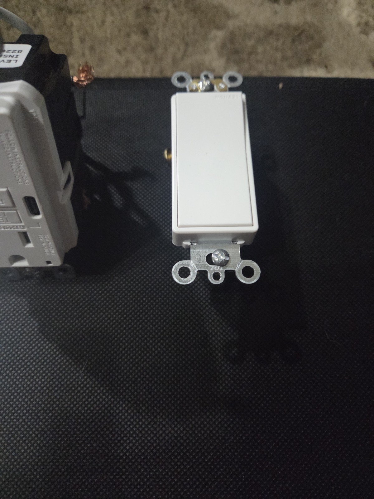 Receptacal Switch Lot Leviton Lutron 6 Pcs