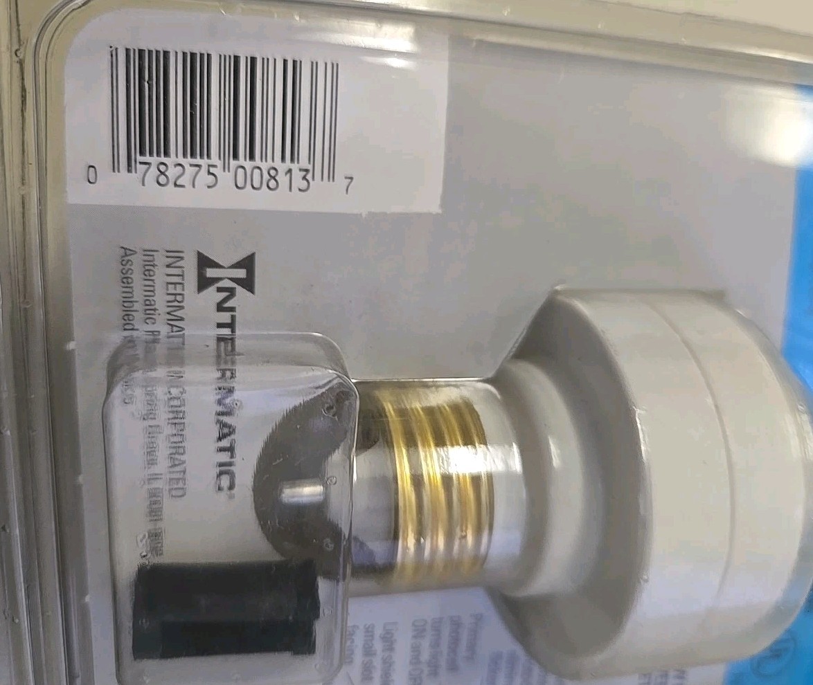 Intermatic Dusk-Dawn Automatic Light Control Sensing Socket Converter #NE2C New!