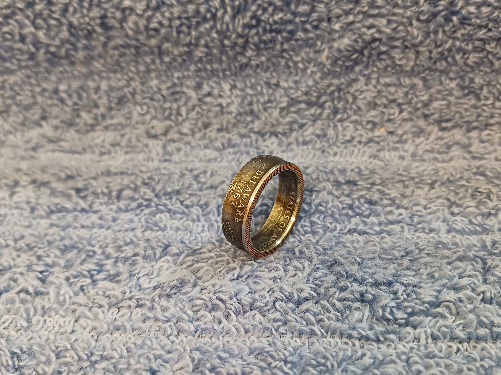 Delaware,  Handcrafted Washington Quarters coin ring, size 8 1999