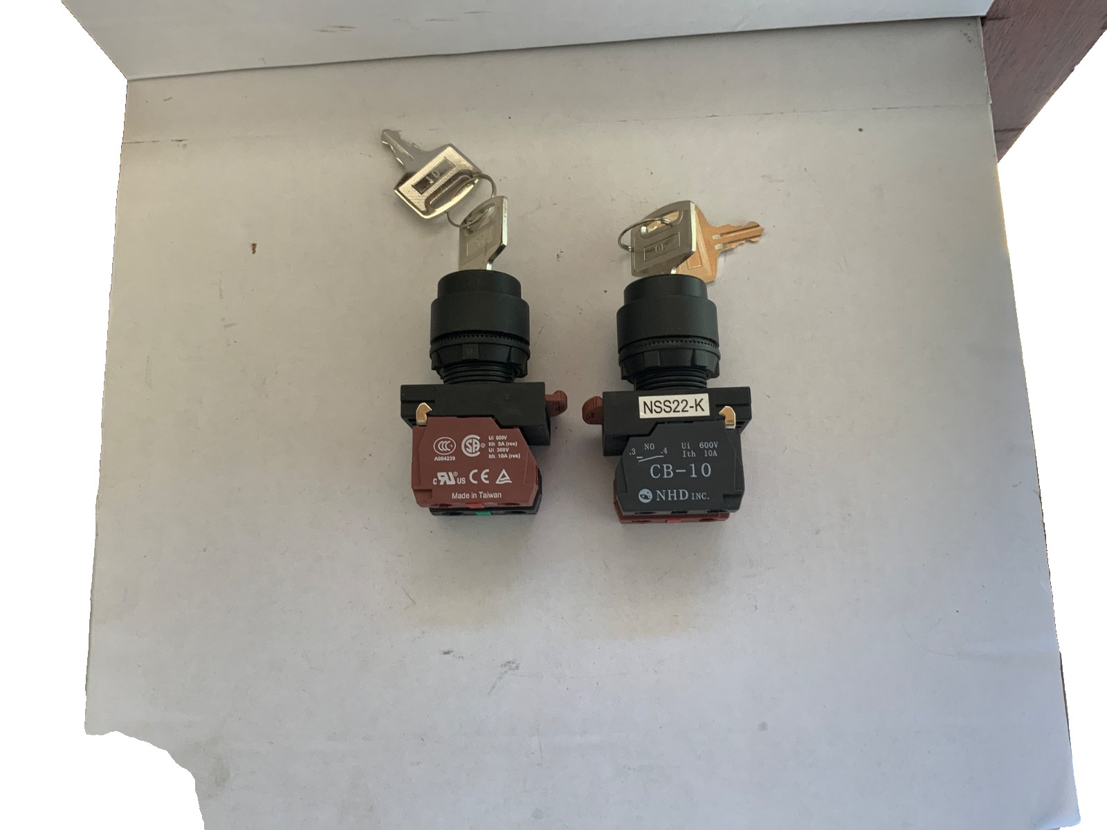 NHD NSS22-K022 3 KEY POSITION (SPRING POSITION) SELECTOR SWITCH 2A2B