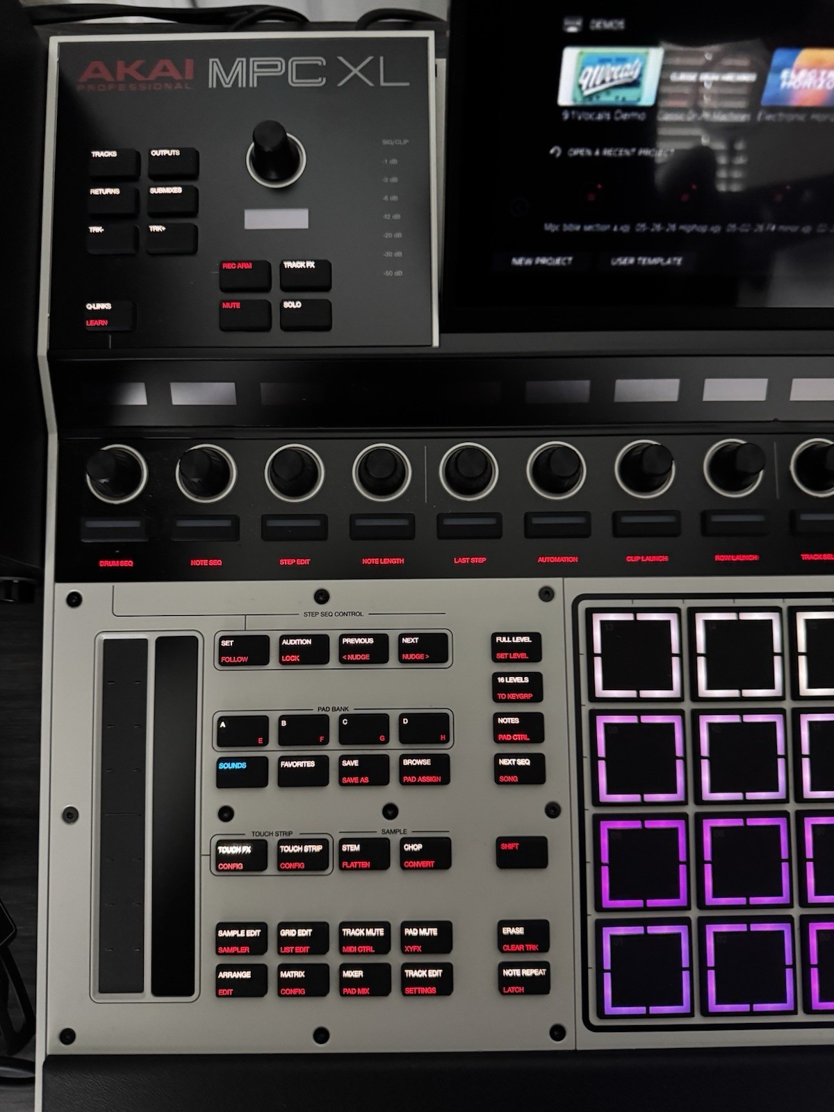 Akai Professional MPC XL Standalone Music Production Center