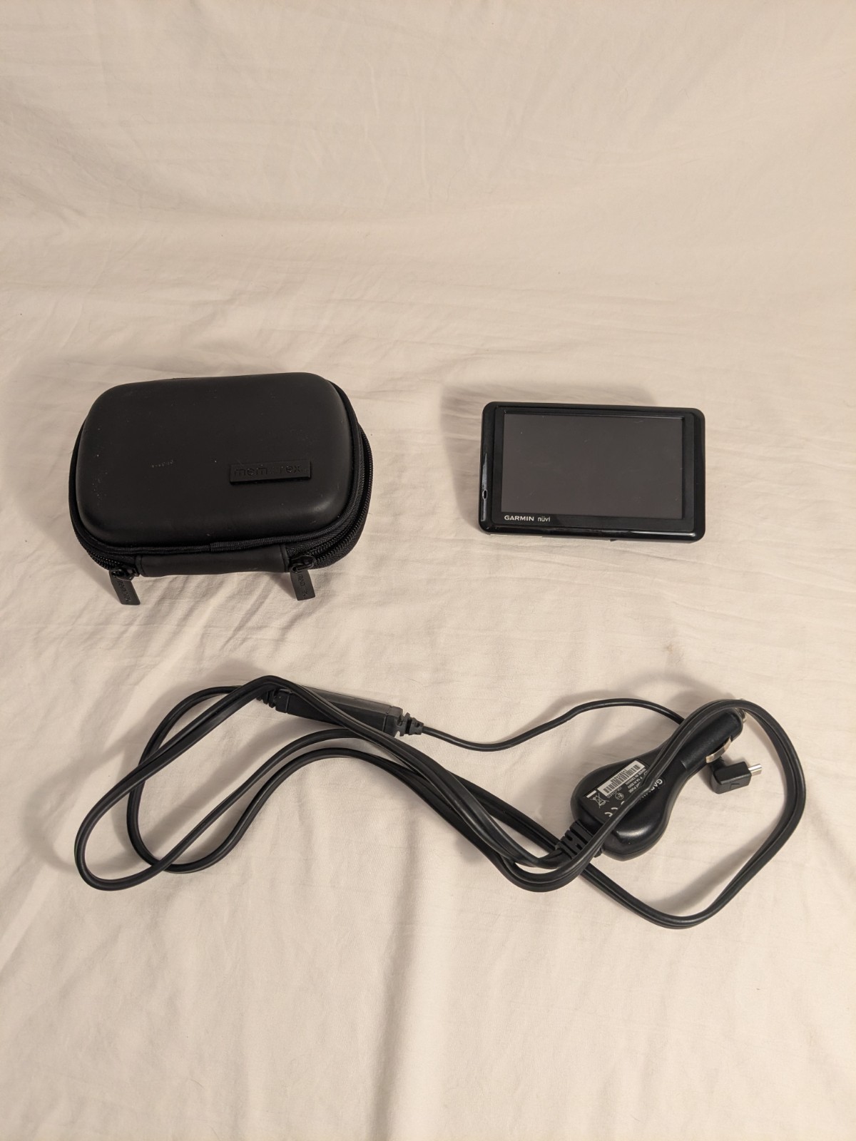 Garmin Nuvi 1390 Portable Touchscreen 4.3" Bluetooth GPS with Charger & Case